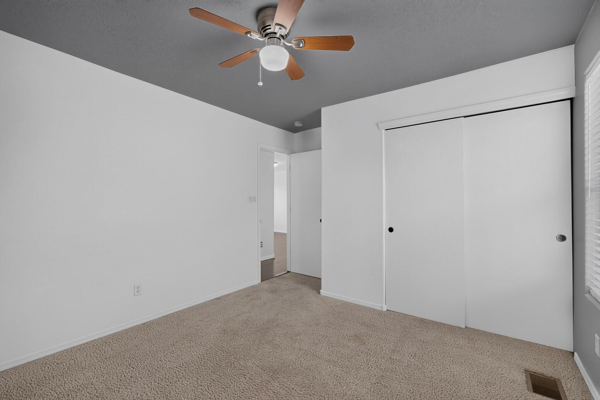 Photo 13 — 437 Luminoso Drive NW
