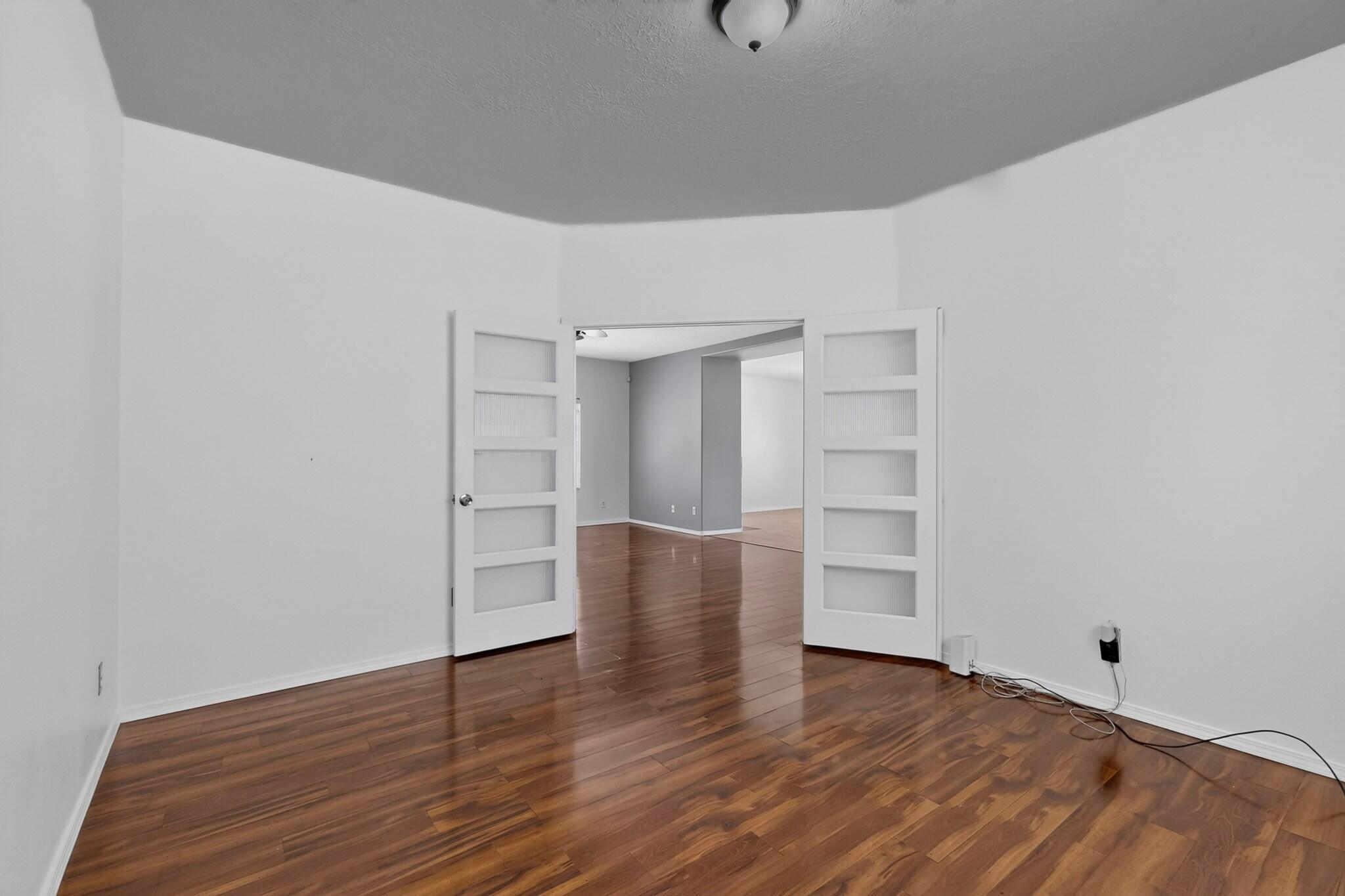 Photo 11 — 437 Luminoso Drive NW