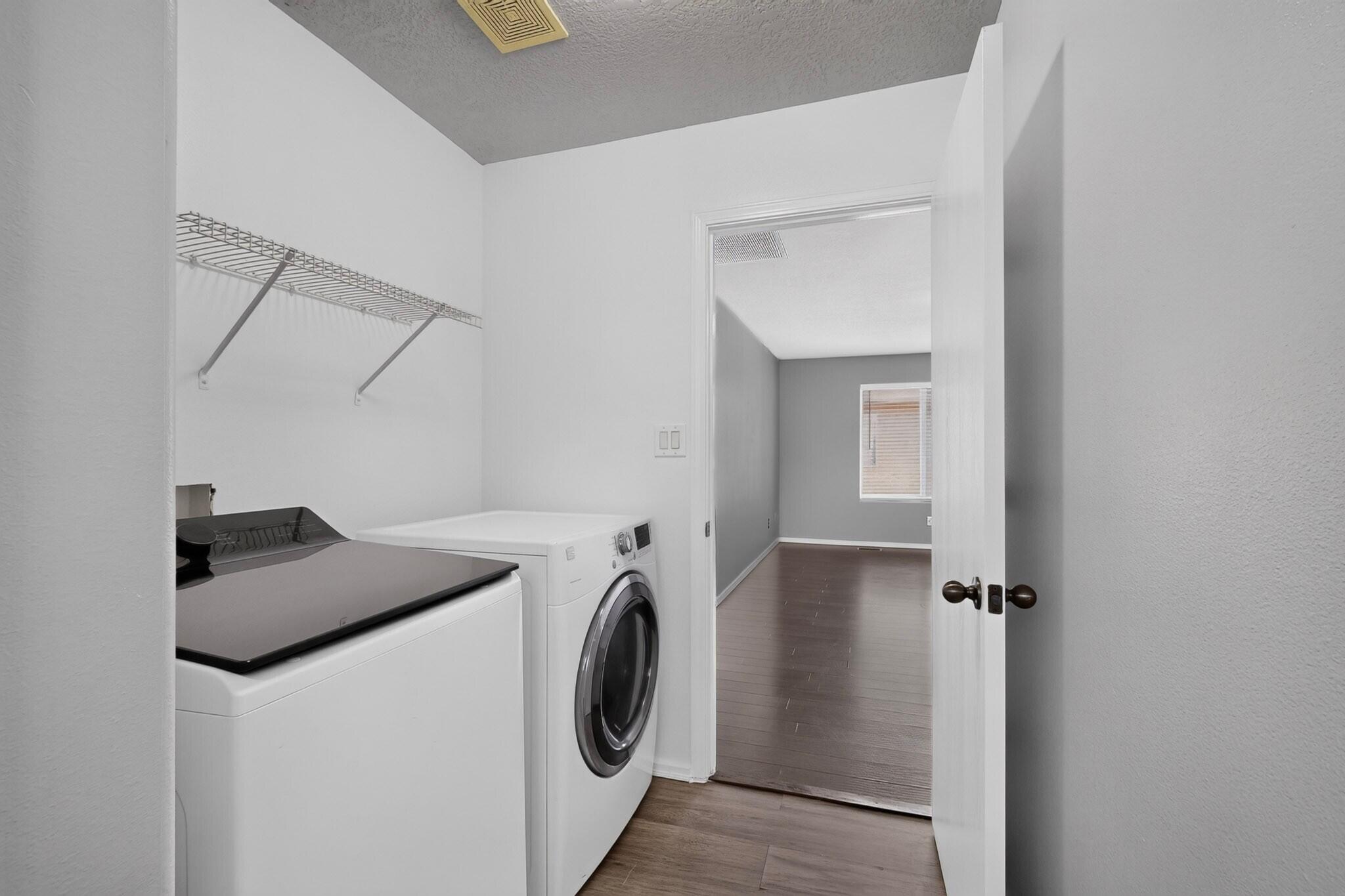 Photo 9 — 437 Luminoso Drive NW