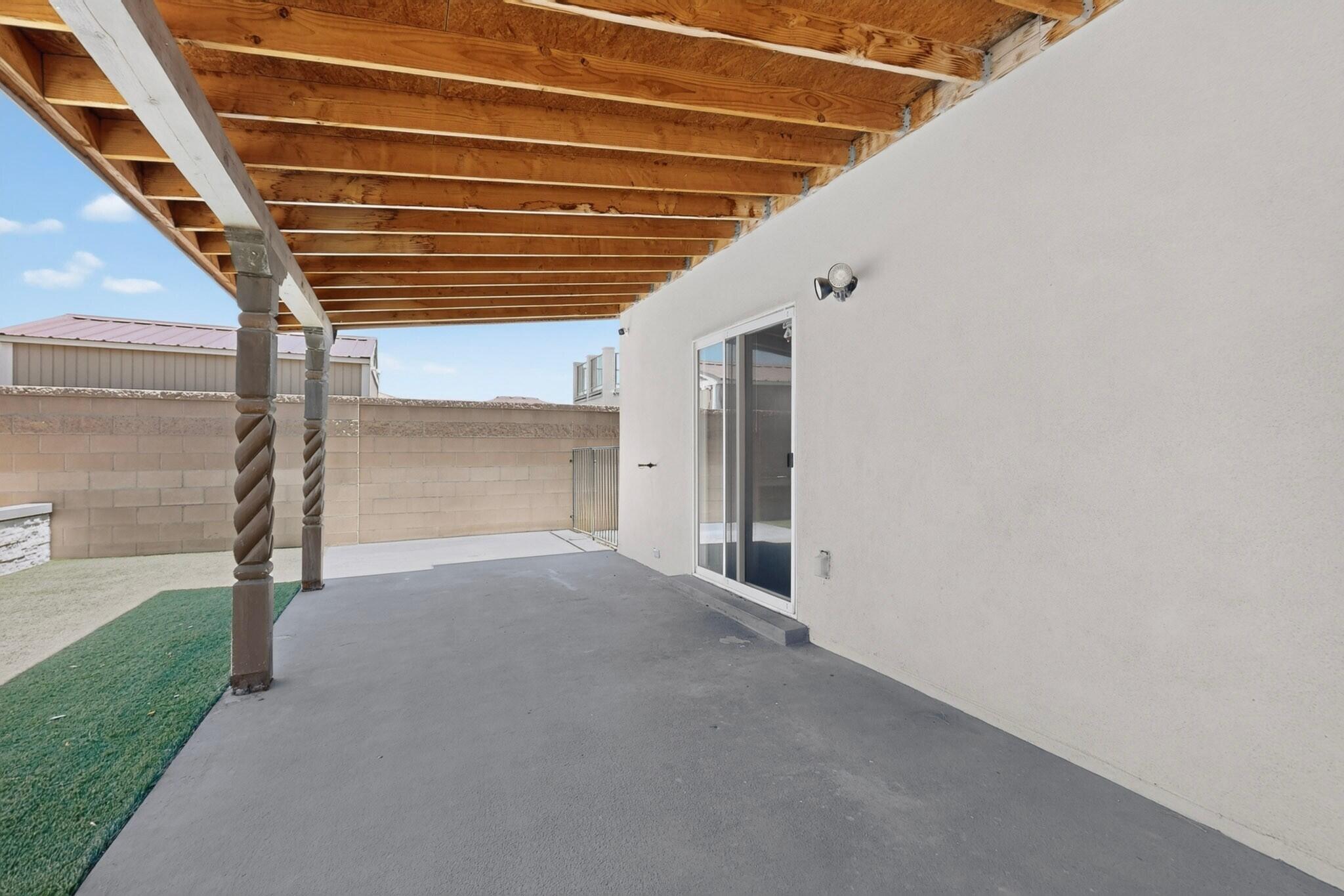 Photo 7 — 437 Luminoso Drive NW