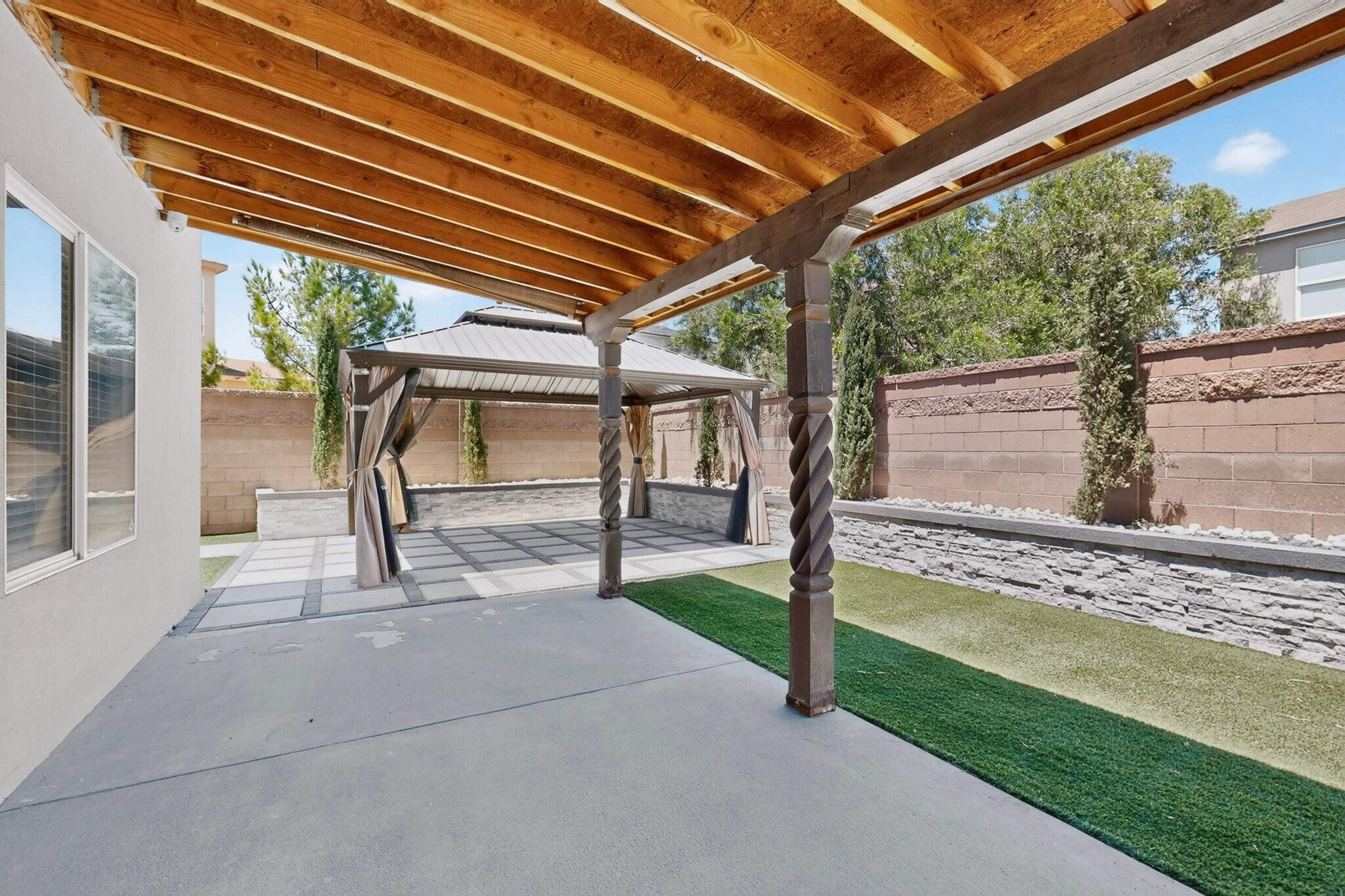 Photo 6 — 437 Luminoso Drive NW