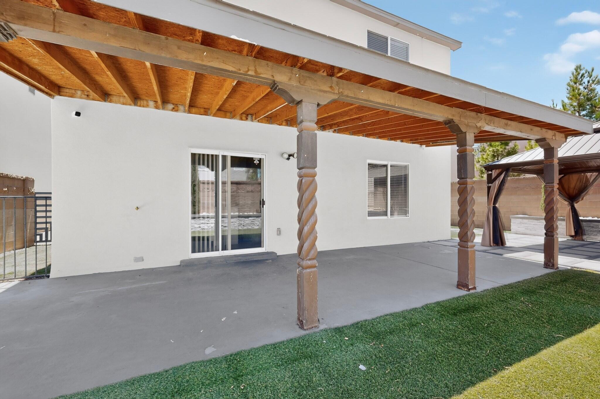 Photo 5 — 437 Luminoso Drive NW