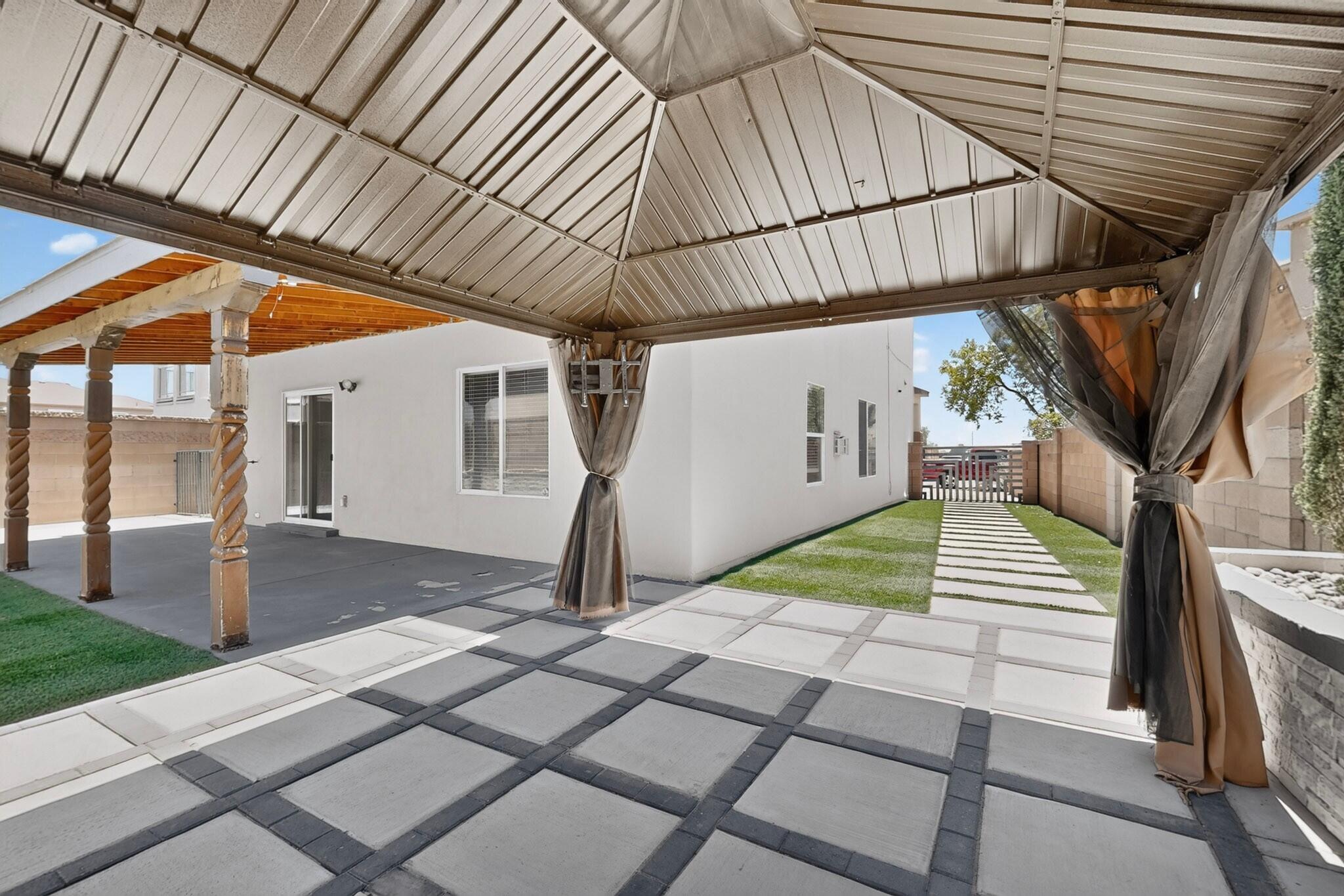 Photo 4 — 437 Luminoso Drive NW