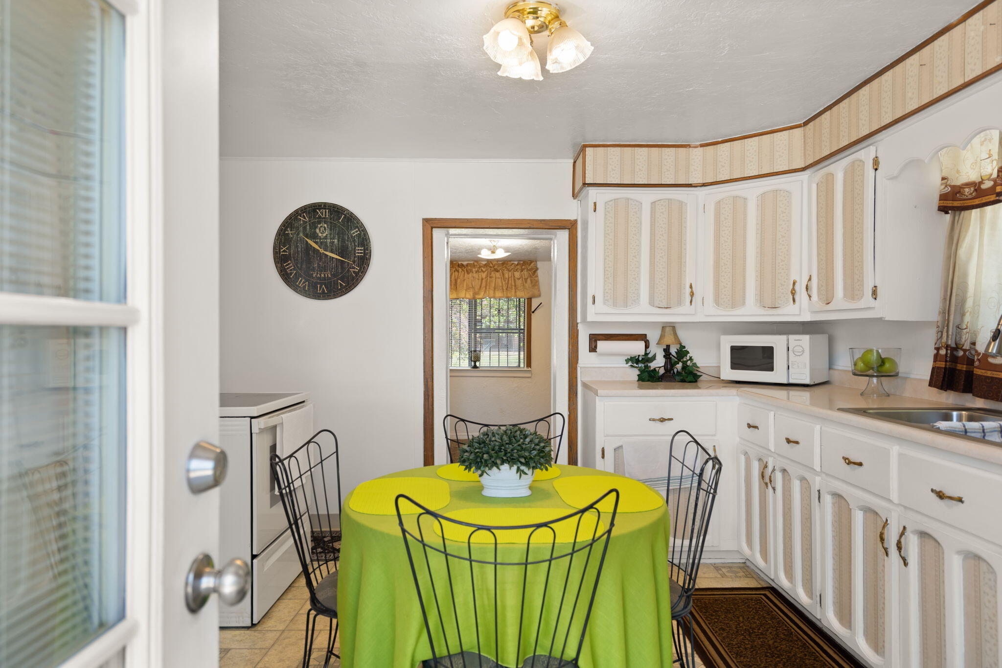 Photo 16 — 1629 Severo Road SW