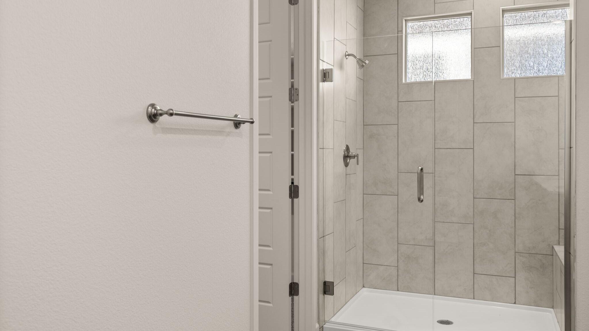 Photo 17 — 6755 Clayton Drive NE