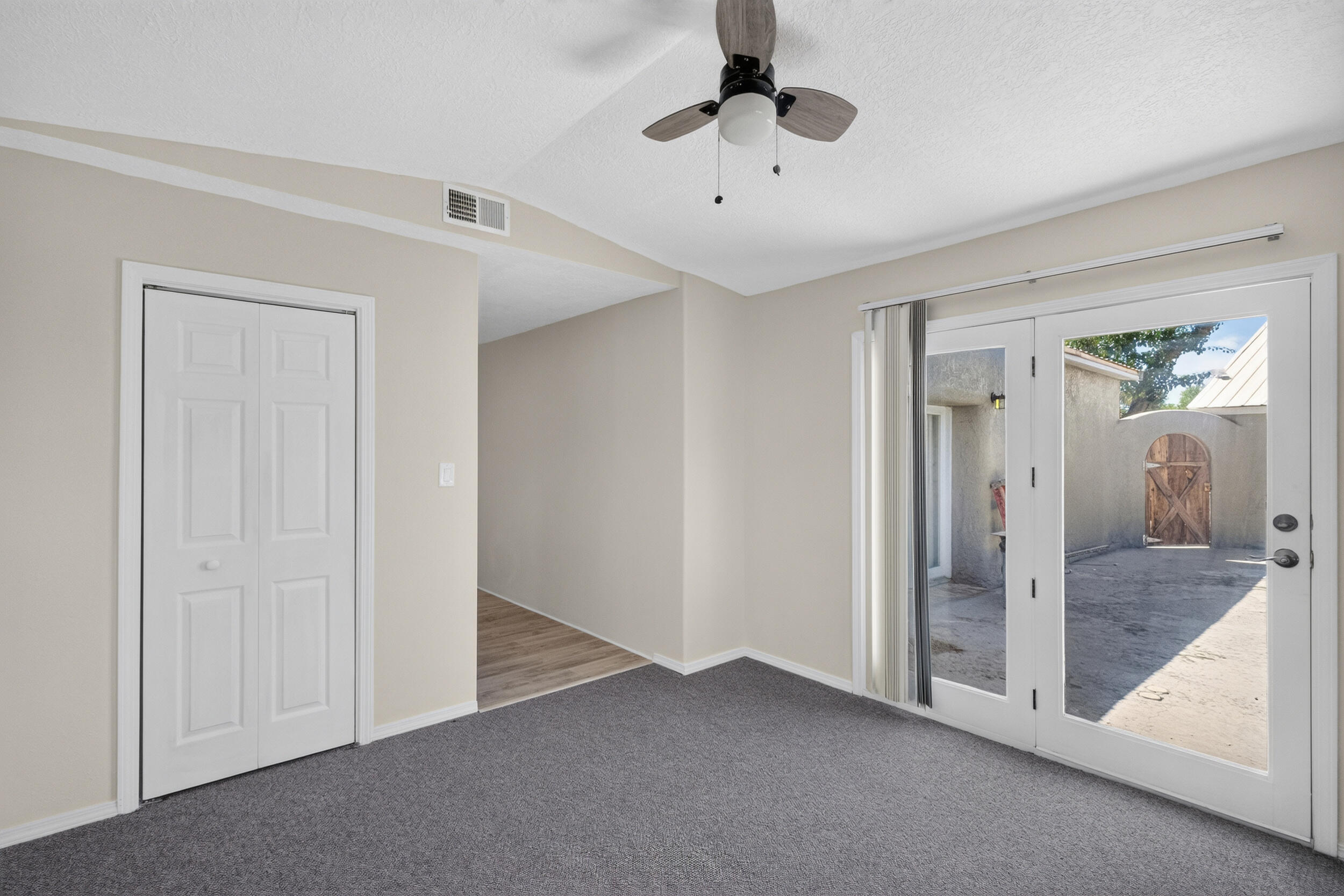 Photo 20 — 915 N Gabaldon Road