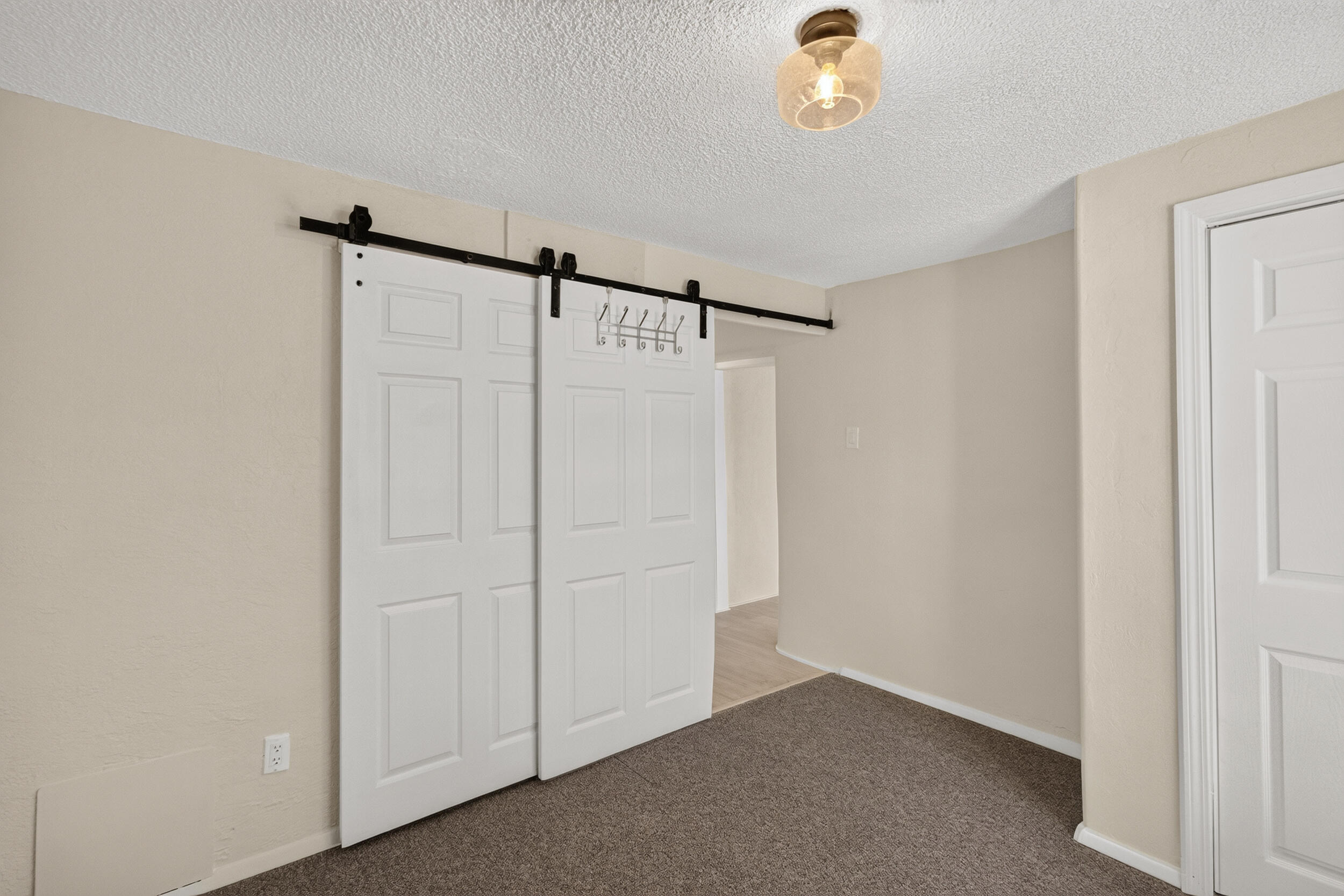 Photo 18 — 915 N Gabaldon Road