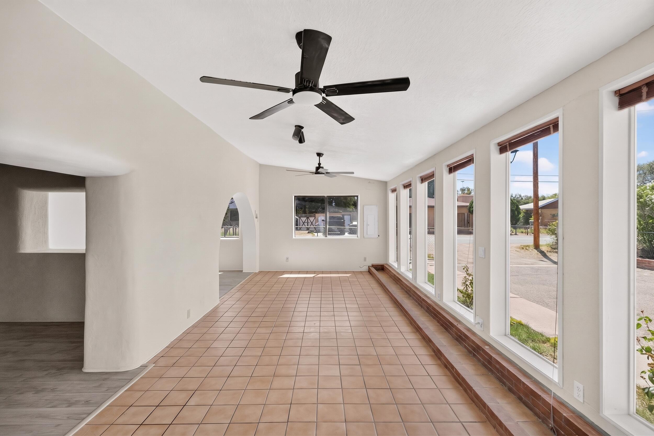 Photo 15 — 915 N Gabaldon Road