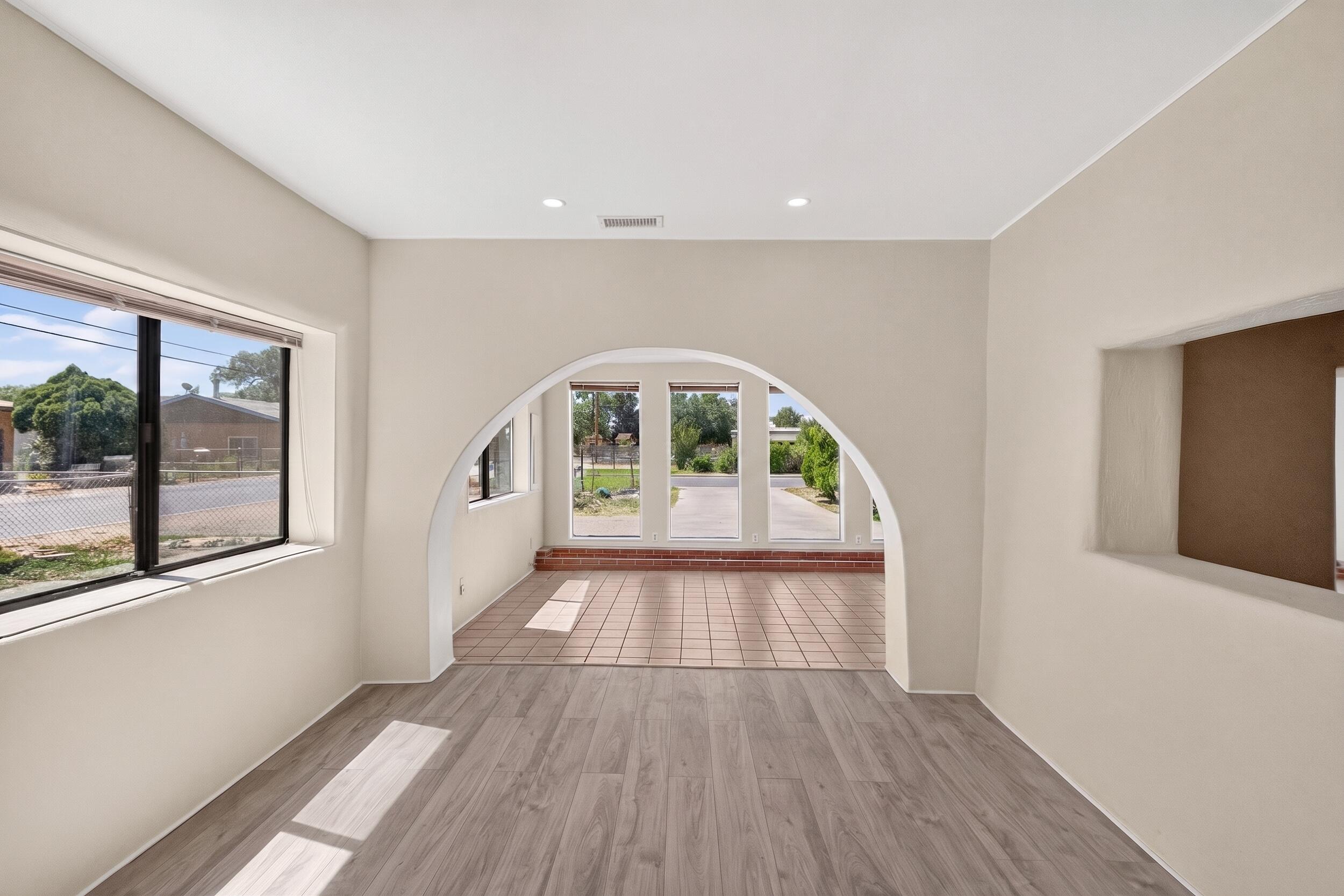 Photo 13 — 915 N Gabaldon Road