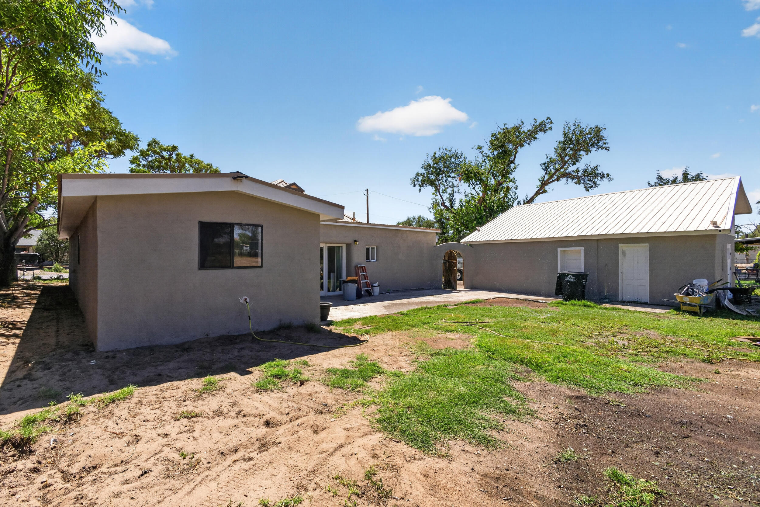 Photo 12 — 915 N Gabaldon Road