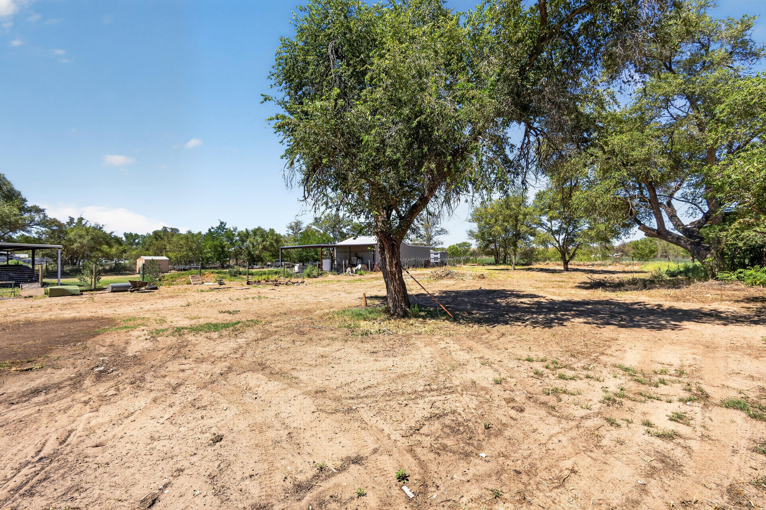 Photo 11 — 915 N Gabaldon Road