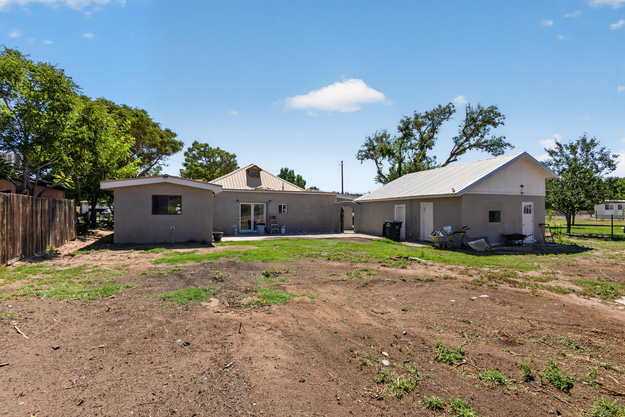 Photo 10 — 915 N Gabaldon Road