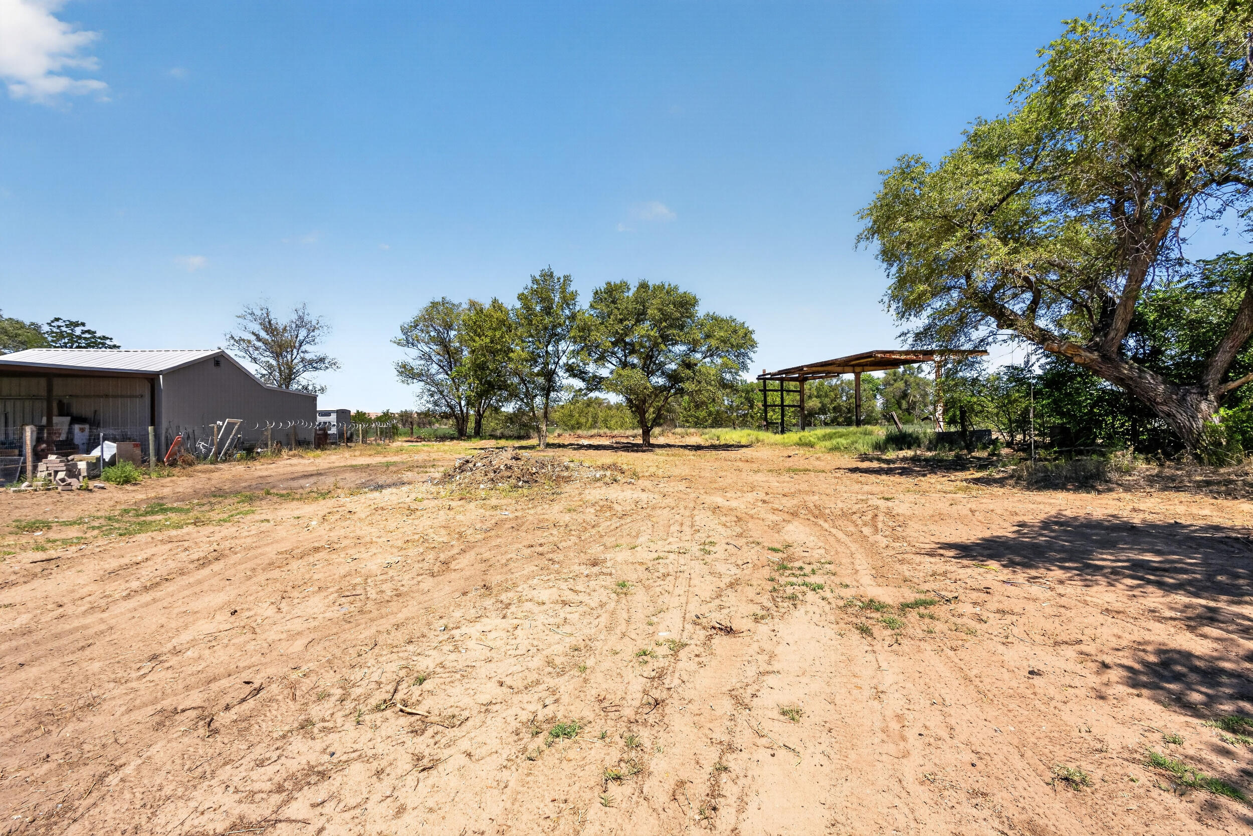 Photo 9 — 915 N Gabaldon Road