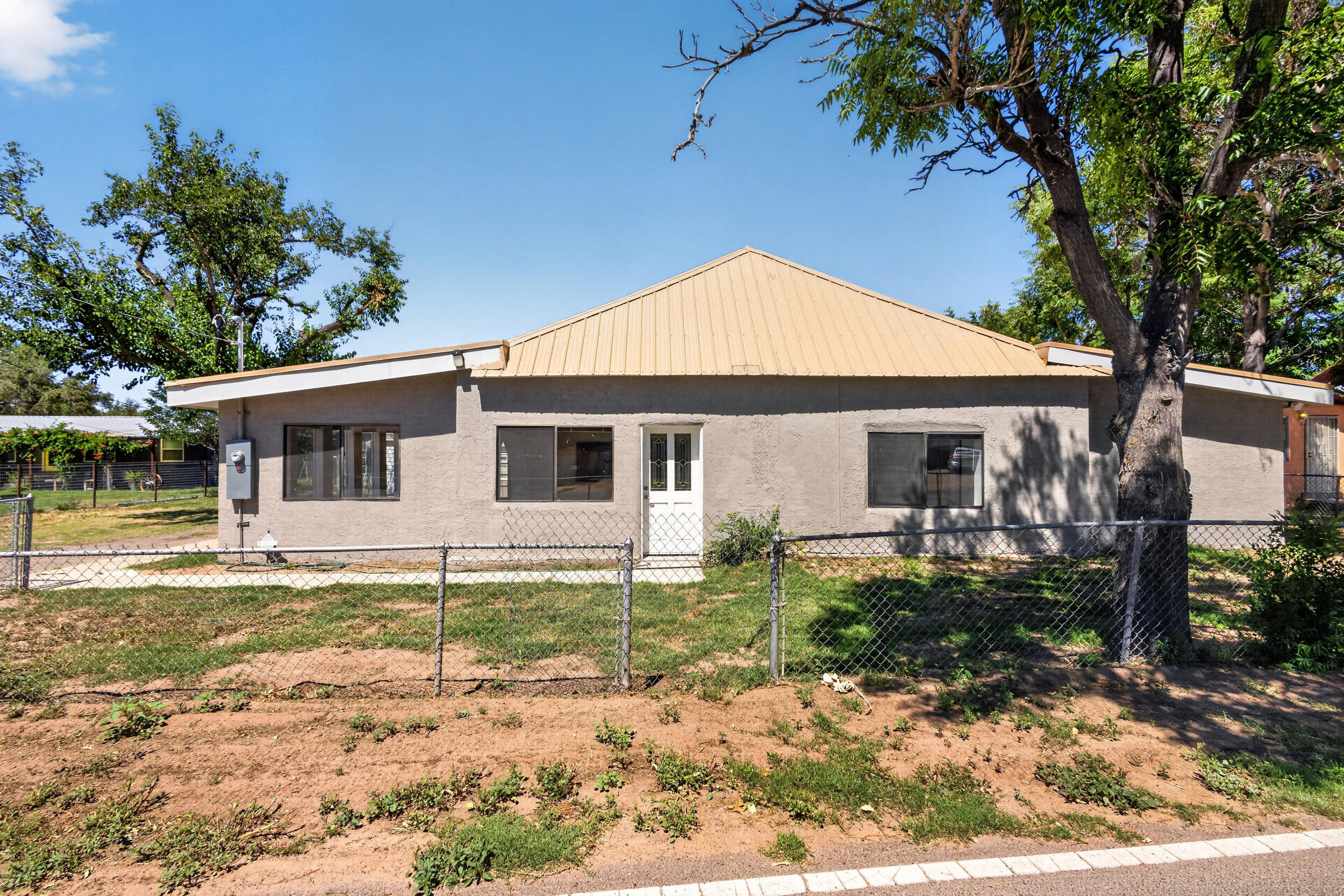 Photo 8 — 915 N Gabaldon Road