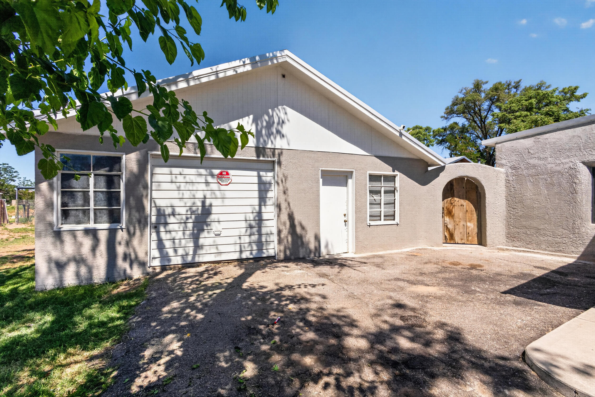 Photo 2 — 915 N Gabaldon Road