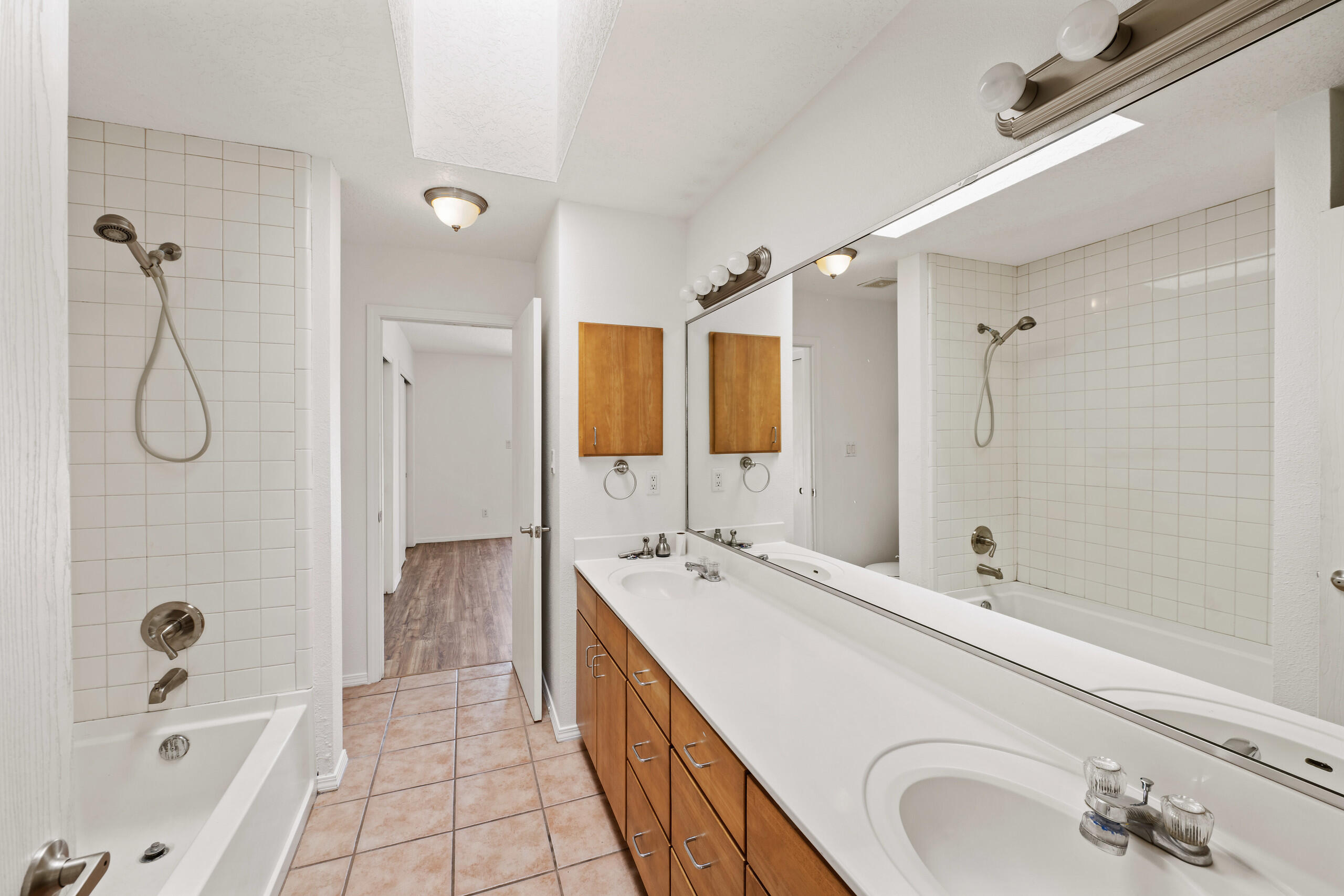 Photo 16 — 702 Broadway Boulevard SE APT 7