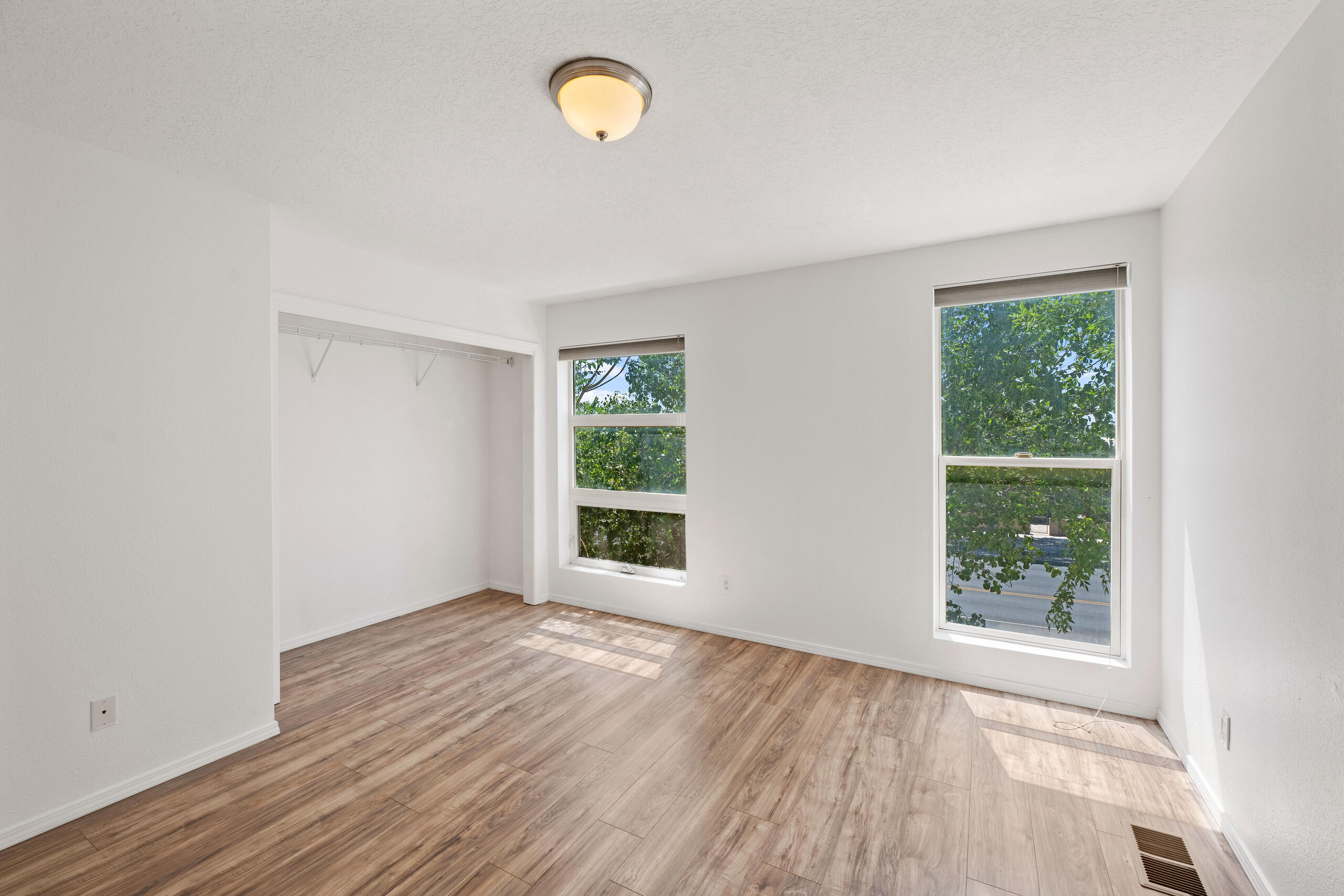 Photo 15 — 702 Broadway Boulevard SE APT 7