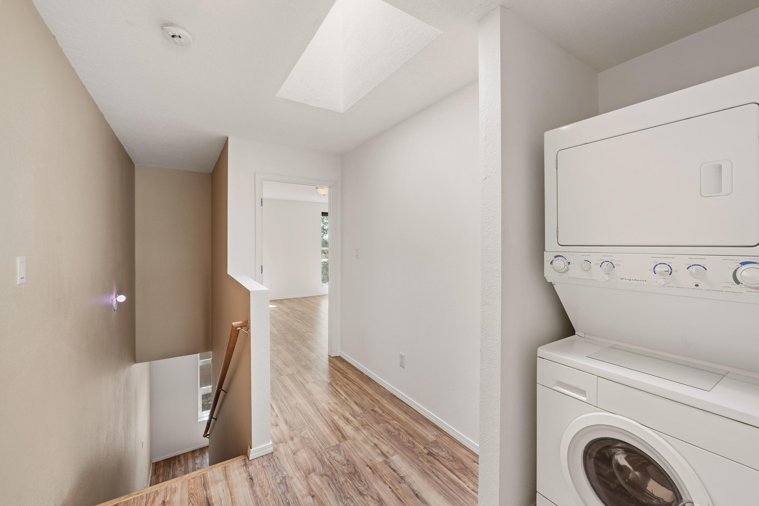 Photo 11 — 702 Broadway Boulevard SE APT 7