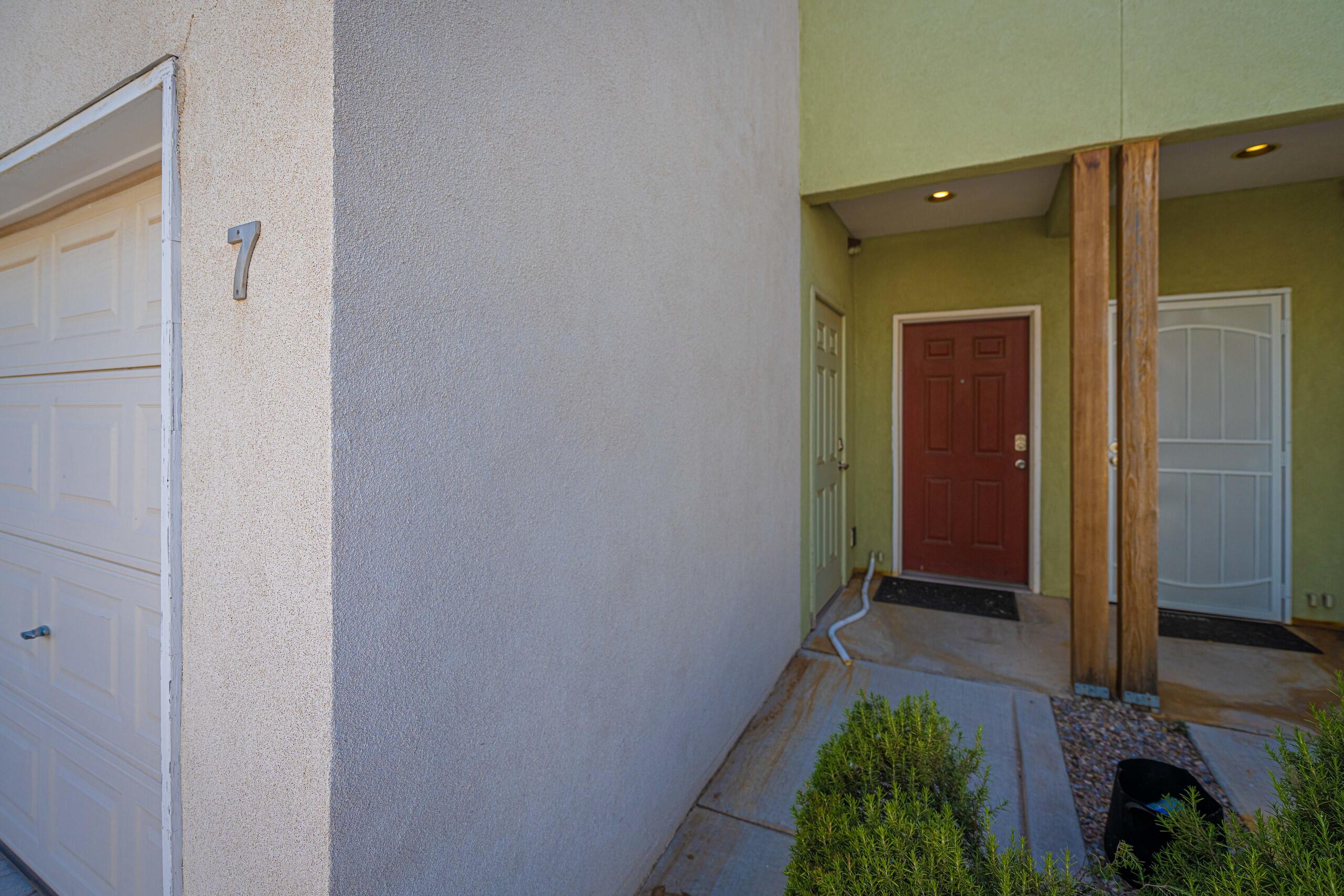 Photo 10 — 702 Broadway Boulevard SE APT 7