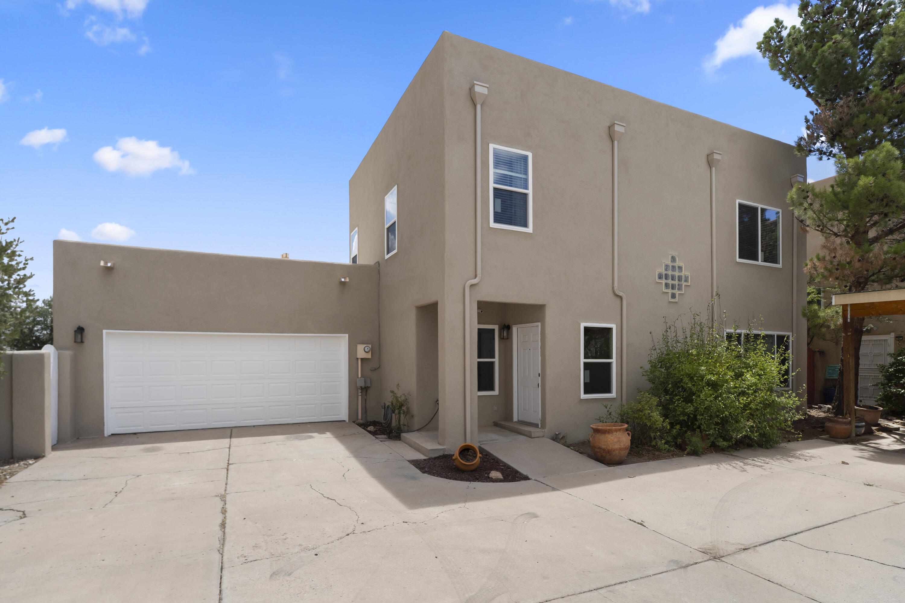 506 Phoenix Avenue NW, Albuquerque, NM 87107
