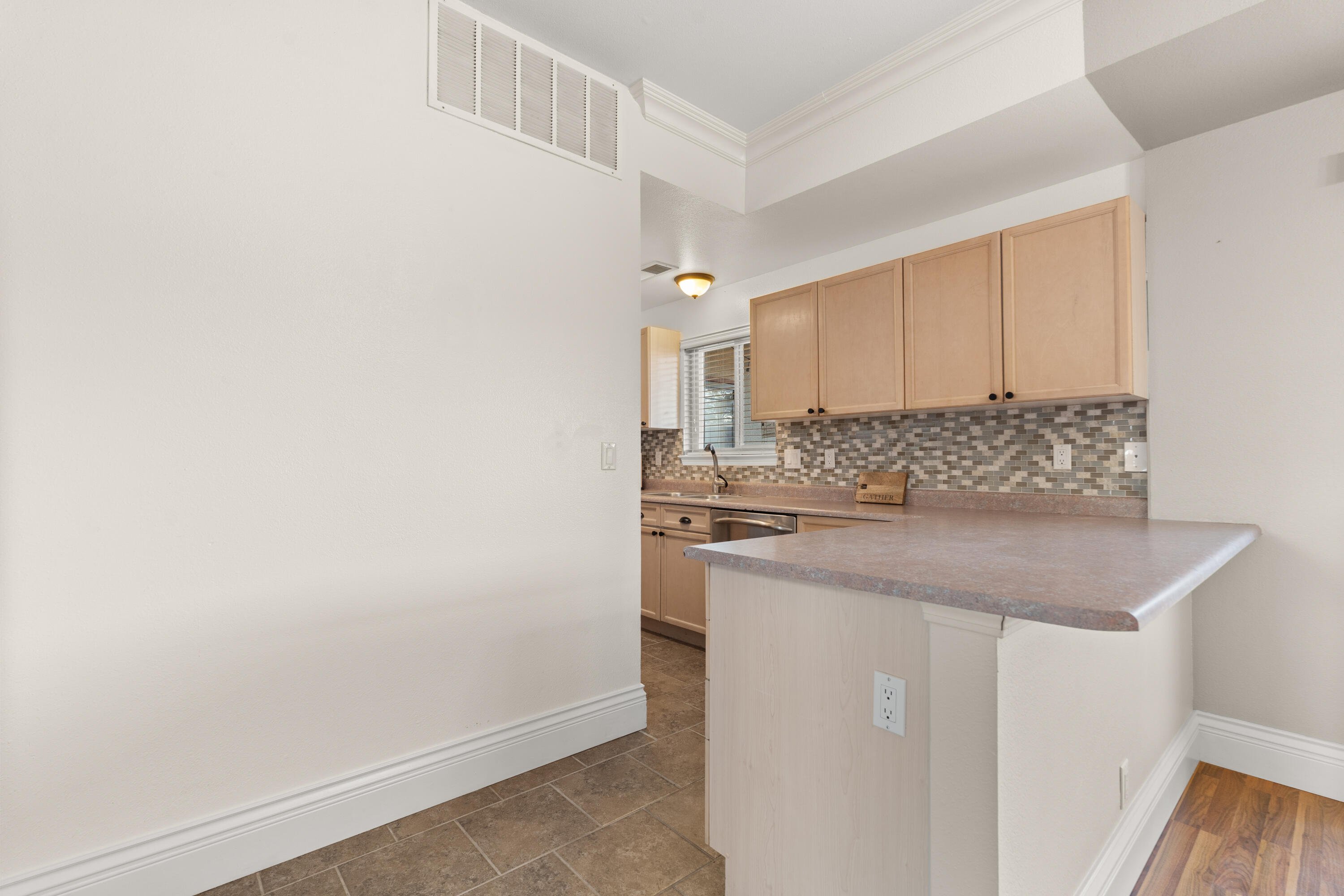 Photo 20 — 506 Phoenix Avenue NW