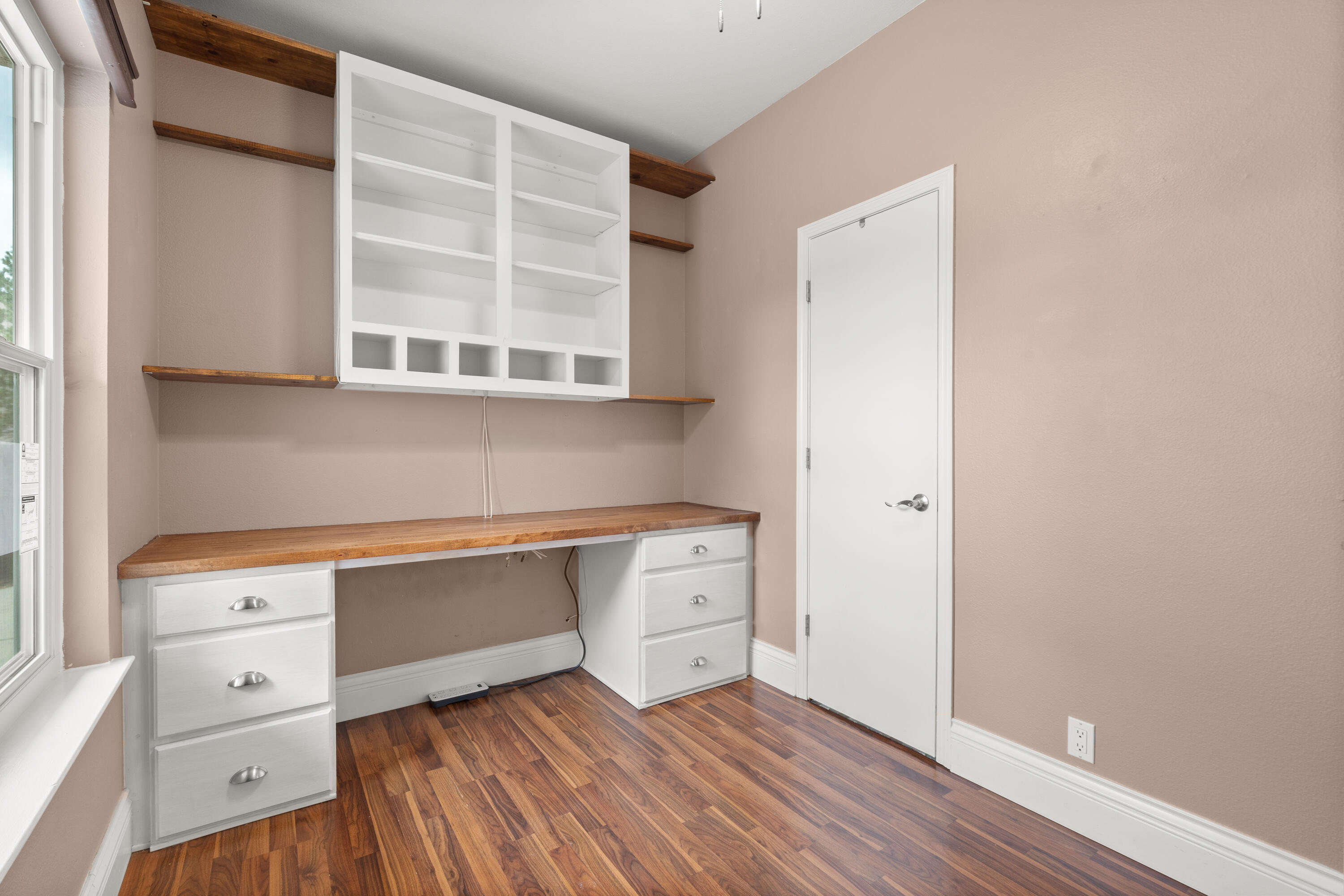 Photo 17 — 506 Phoenix Avenue NW