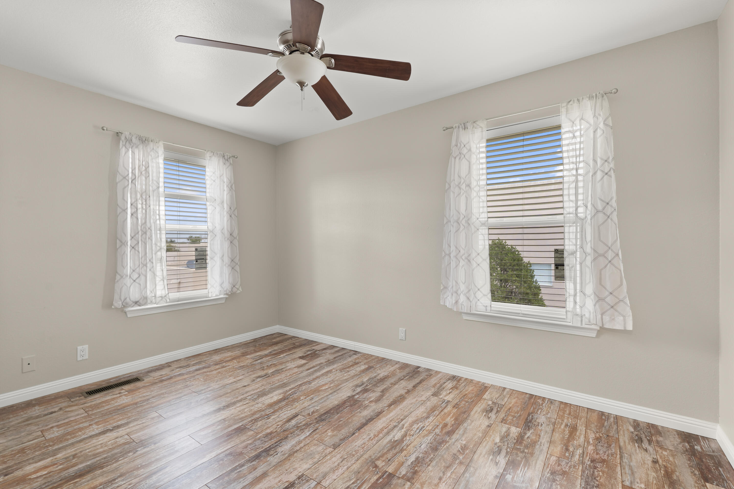 Photo 10 — 506 Phoenix Avenue NW