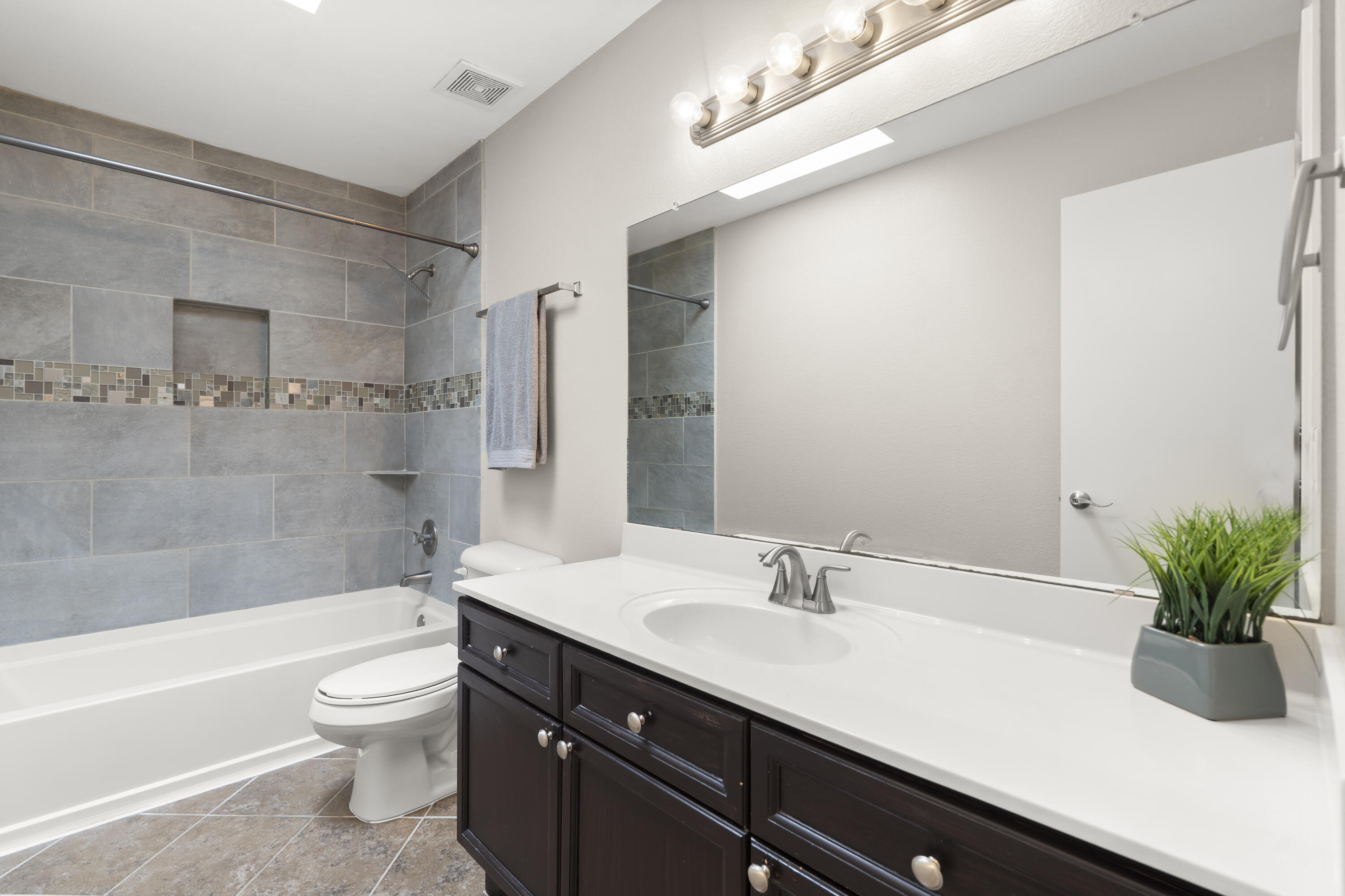 Photo 9 — 506 Phoenix Avenue NW