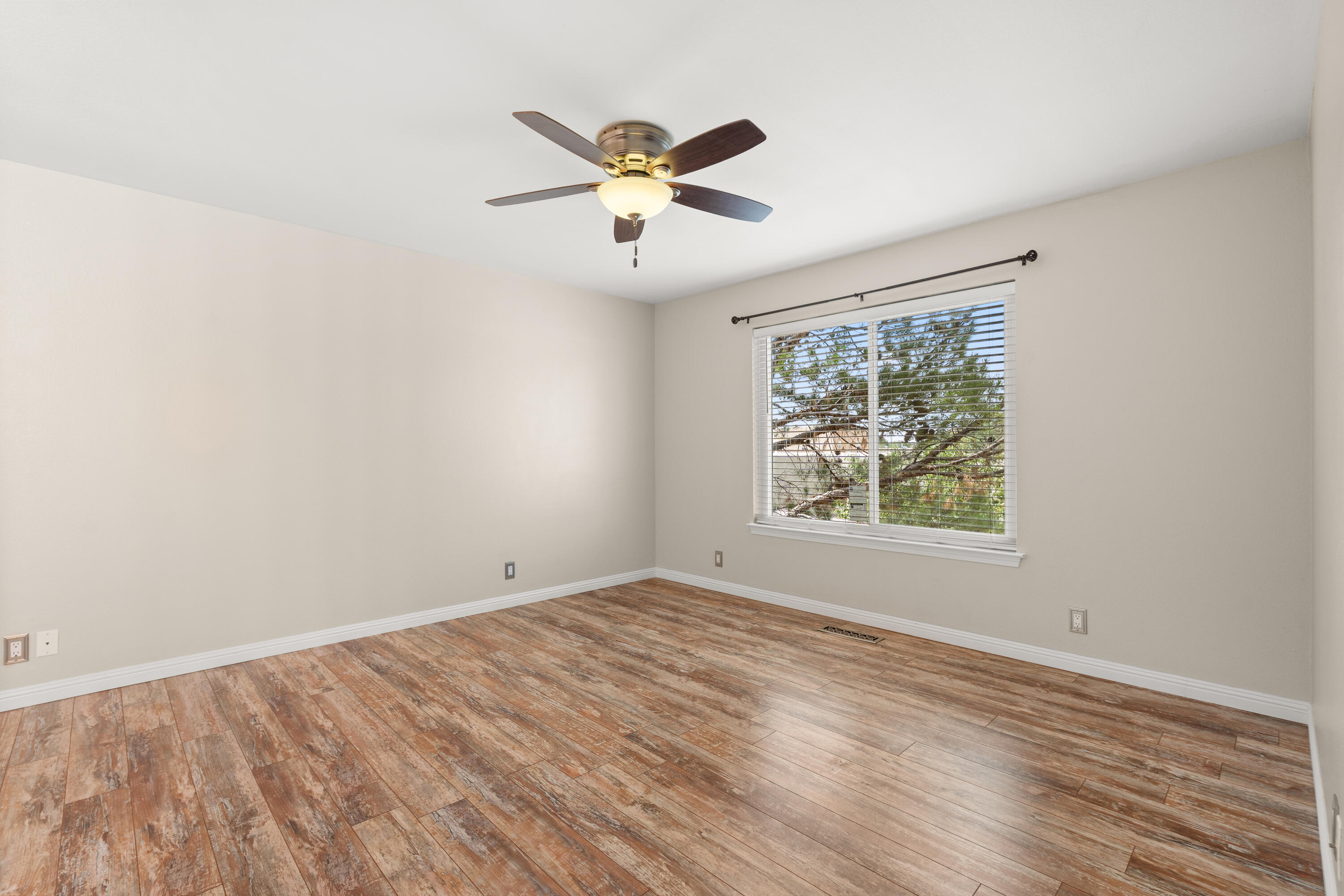 Photo 8 — 506 Phoenix Avenue NW
