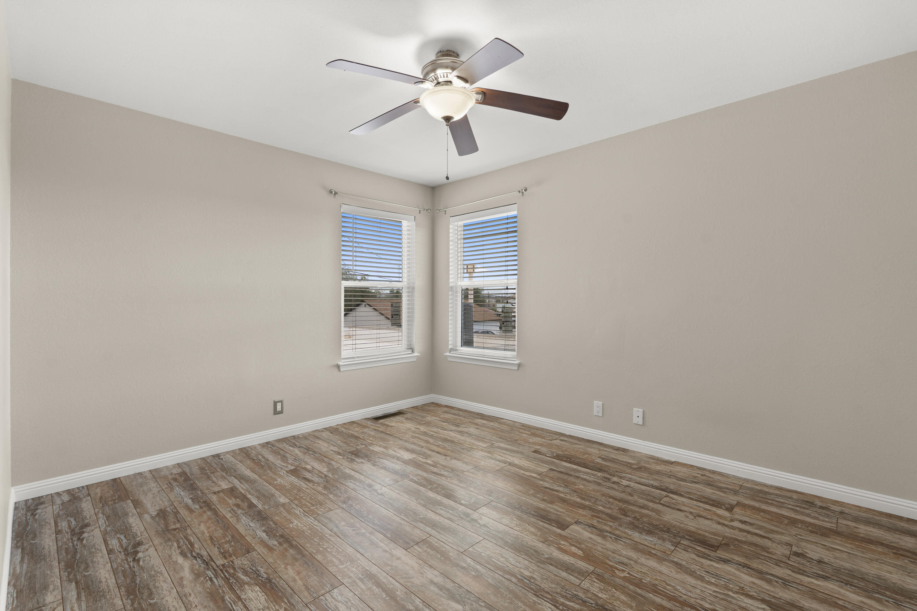 Photo 6 — 506 Phoenix Avenue NW