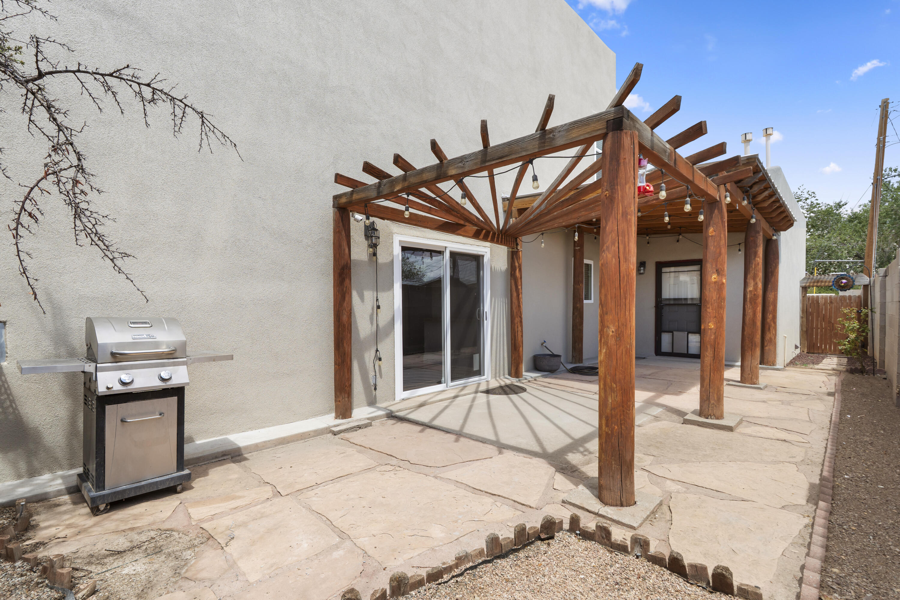 Photo 3 — 506 Phoenix Avenue NW