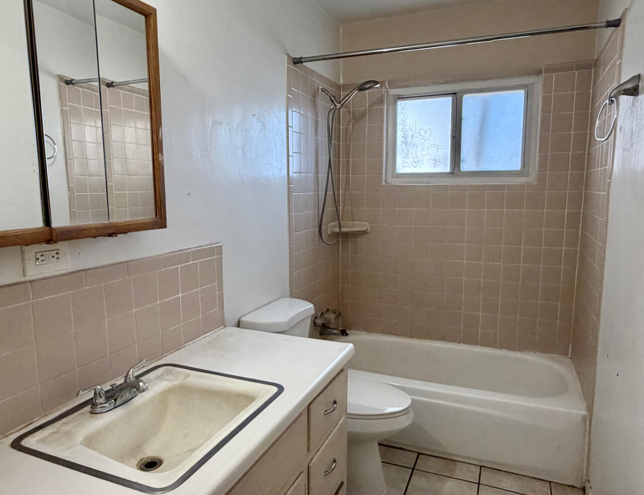 Photo 10 — 821 Ortiz Drive SE