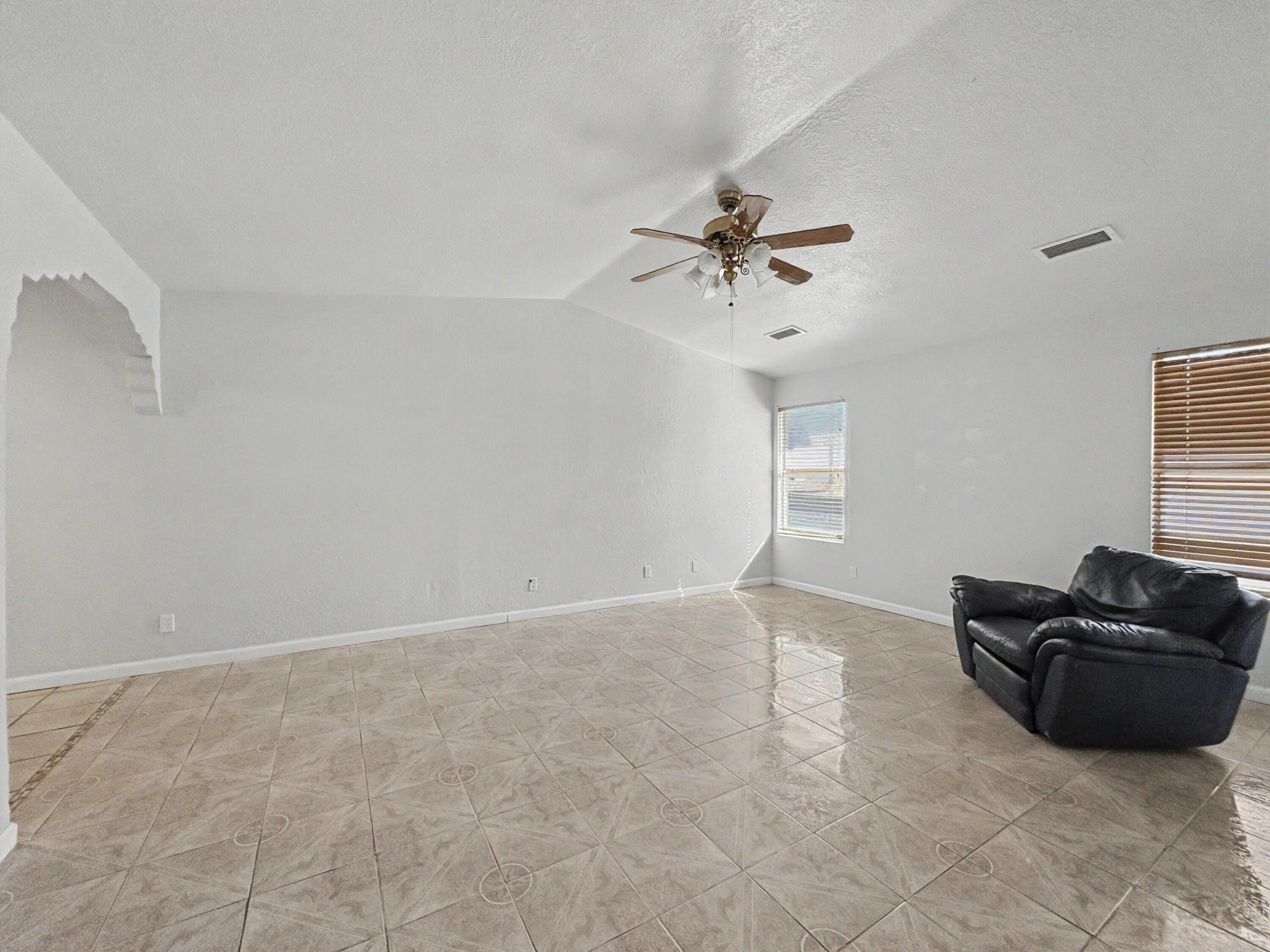 Photo 18 — 6750 Colorado Court NE