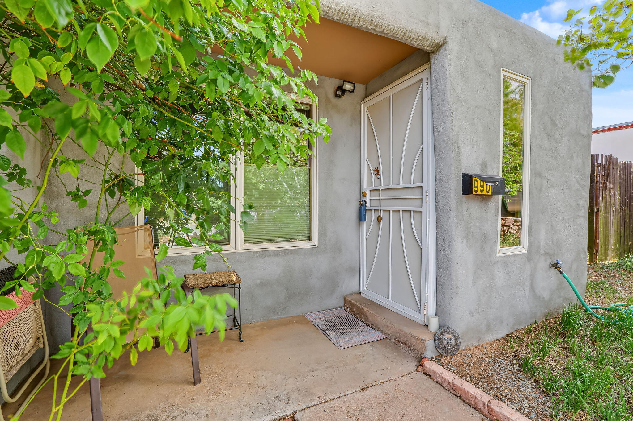 990 Calle Katarina, Santa Fe, NM 87507