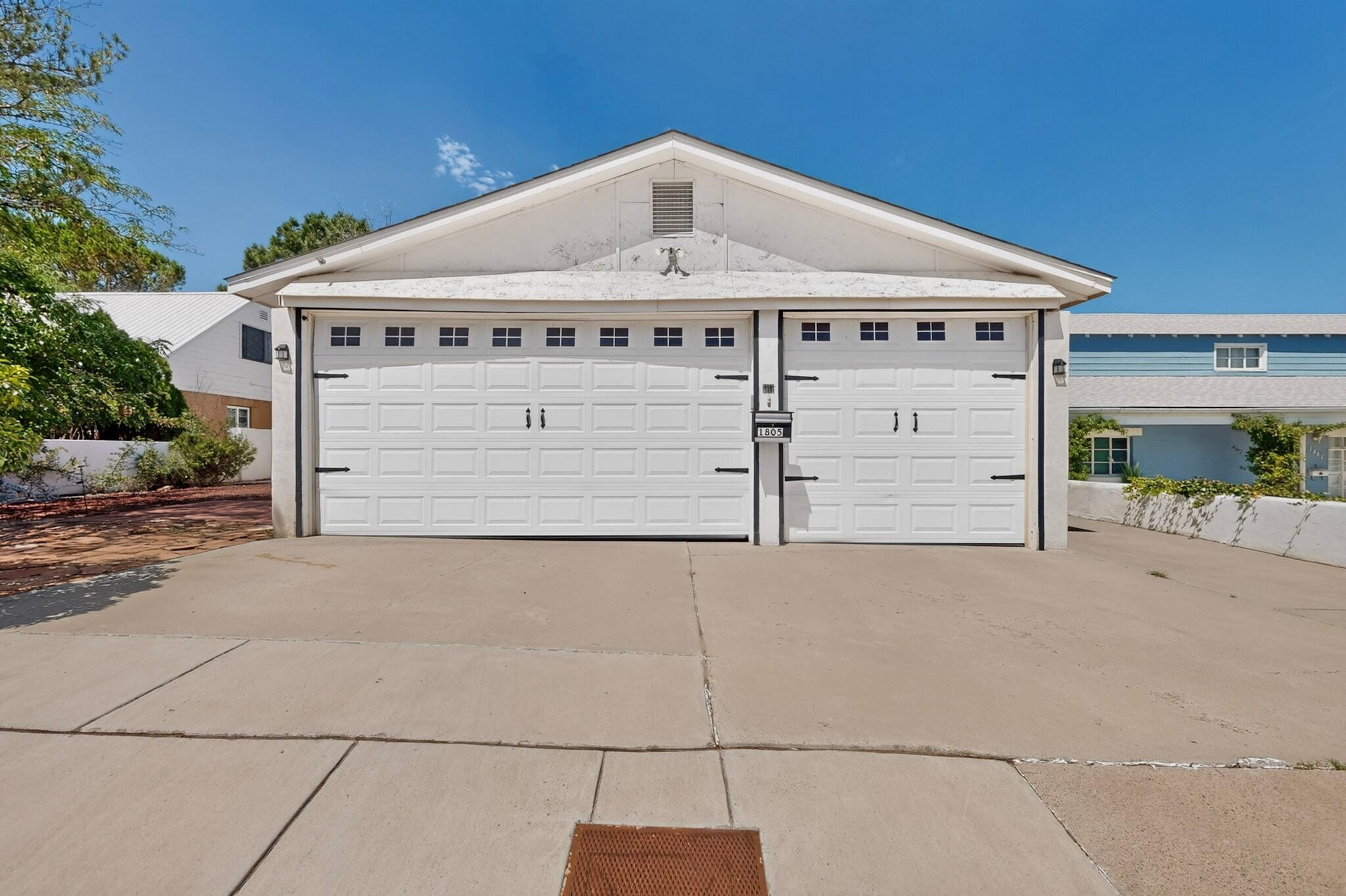1805 Stanford Drive SE, Albuquerque, NM 87106