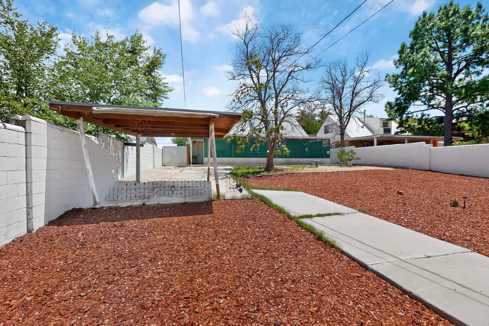 Photo 4 — 1805 Stanford Drive SE