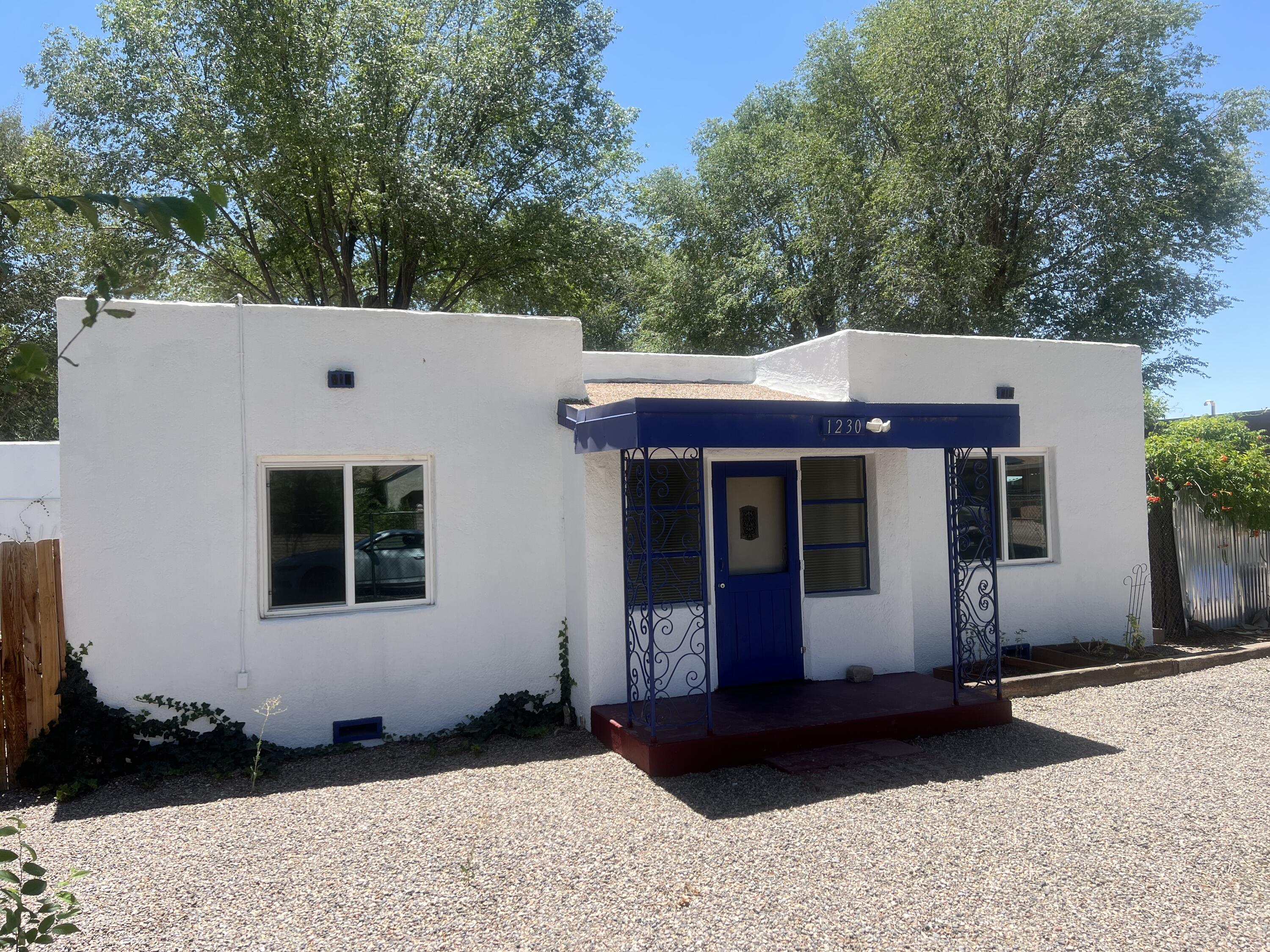 Photo 9 — 1230 Montrose Place SW