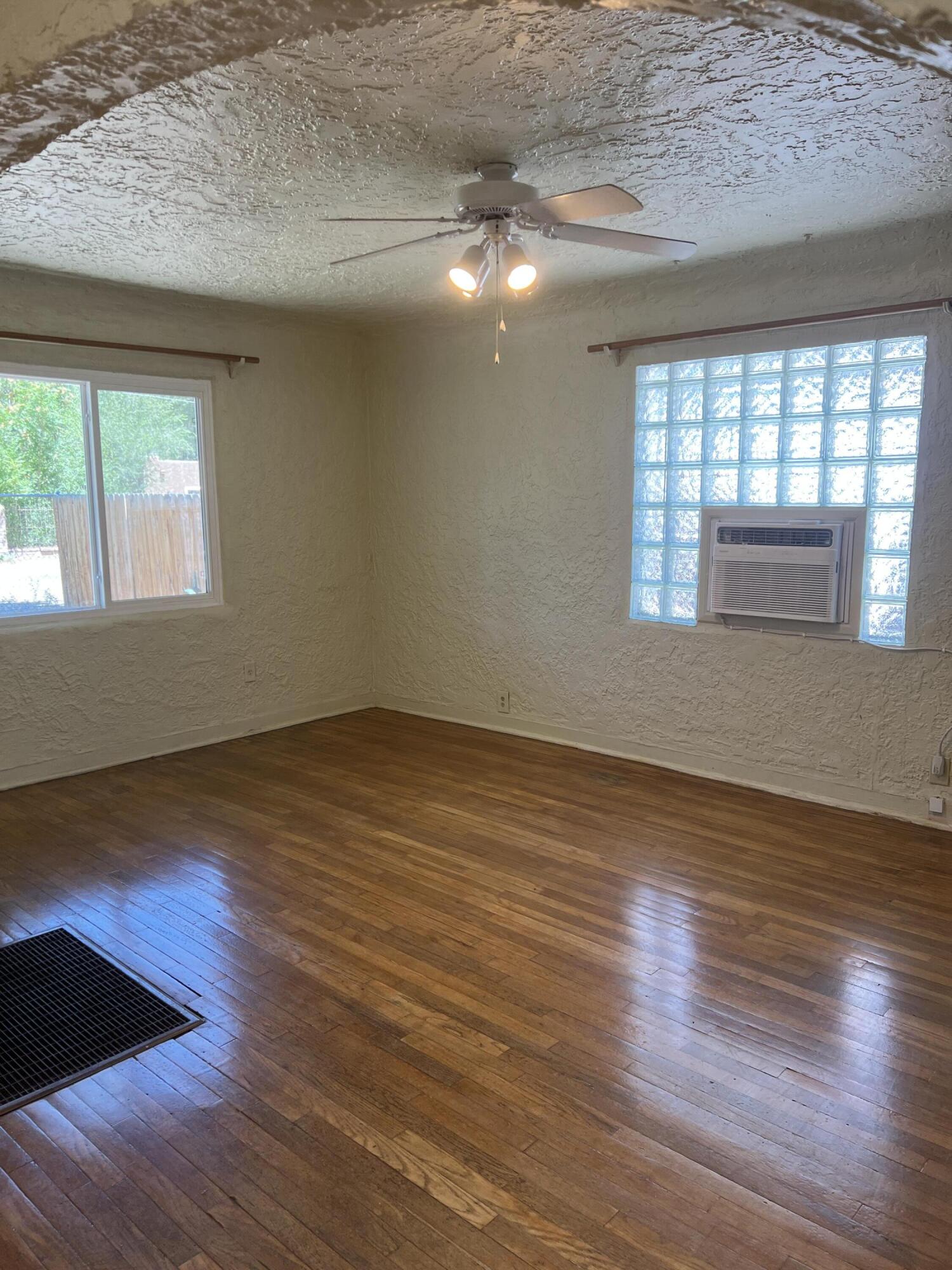 Photo 7 — 1230 Montrose Place SW