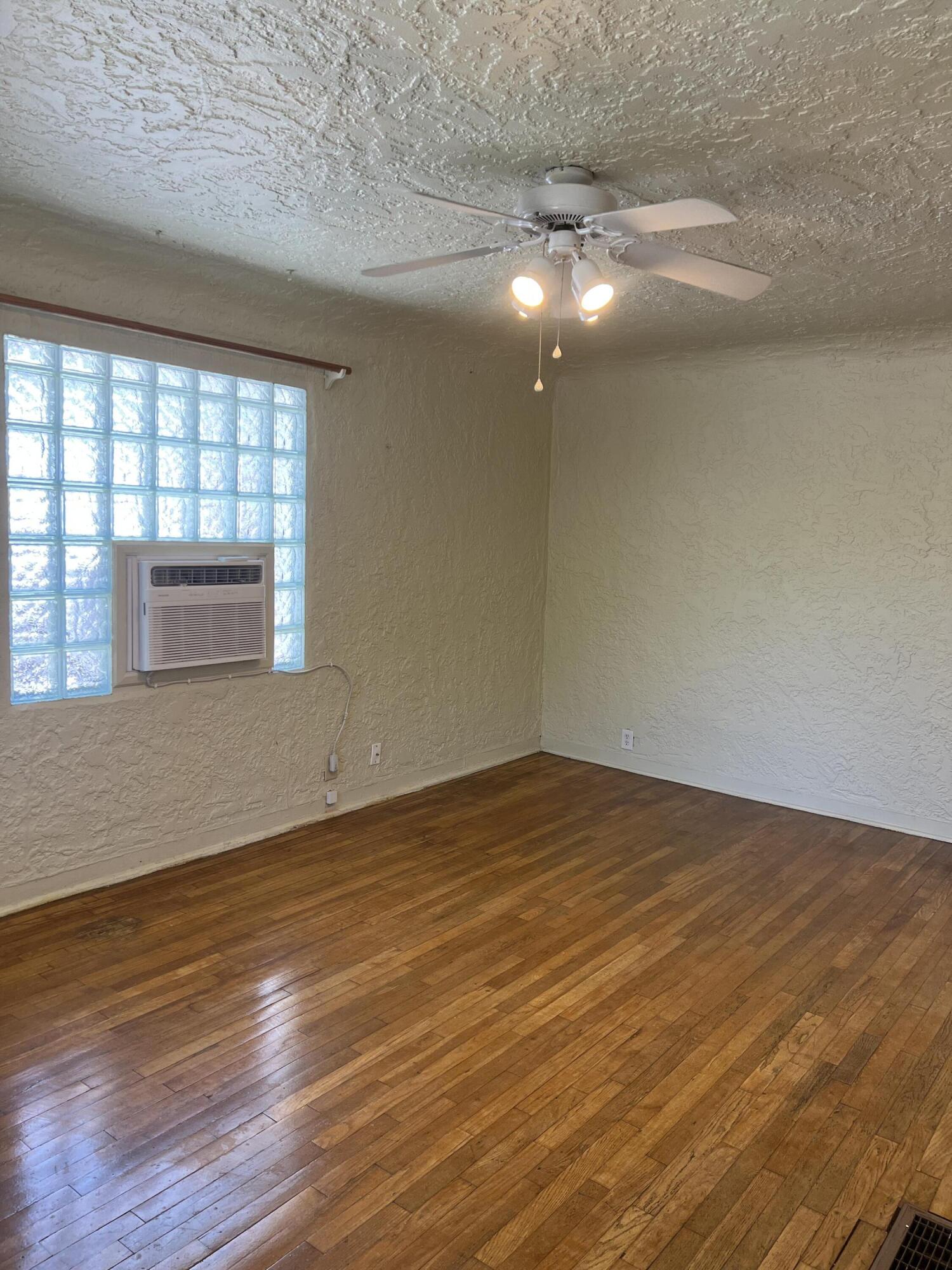 Photo 6 — 1230 Montrose Place SW