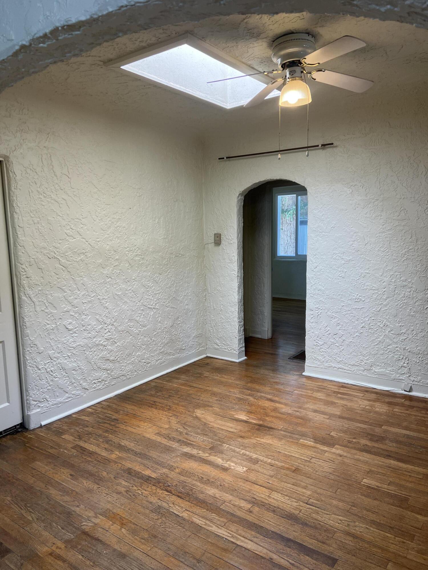 Photo 5 — 1230 Montrose Place SW
