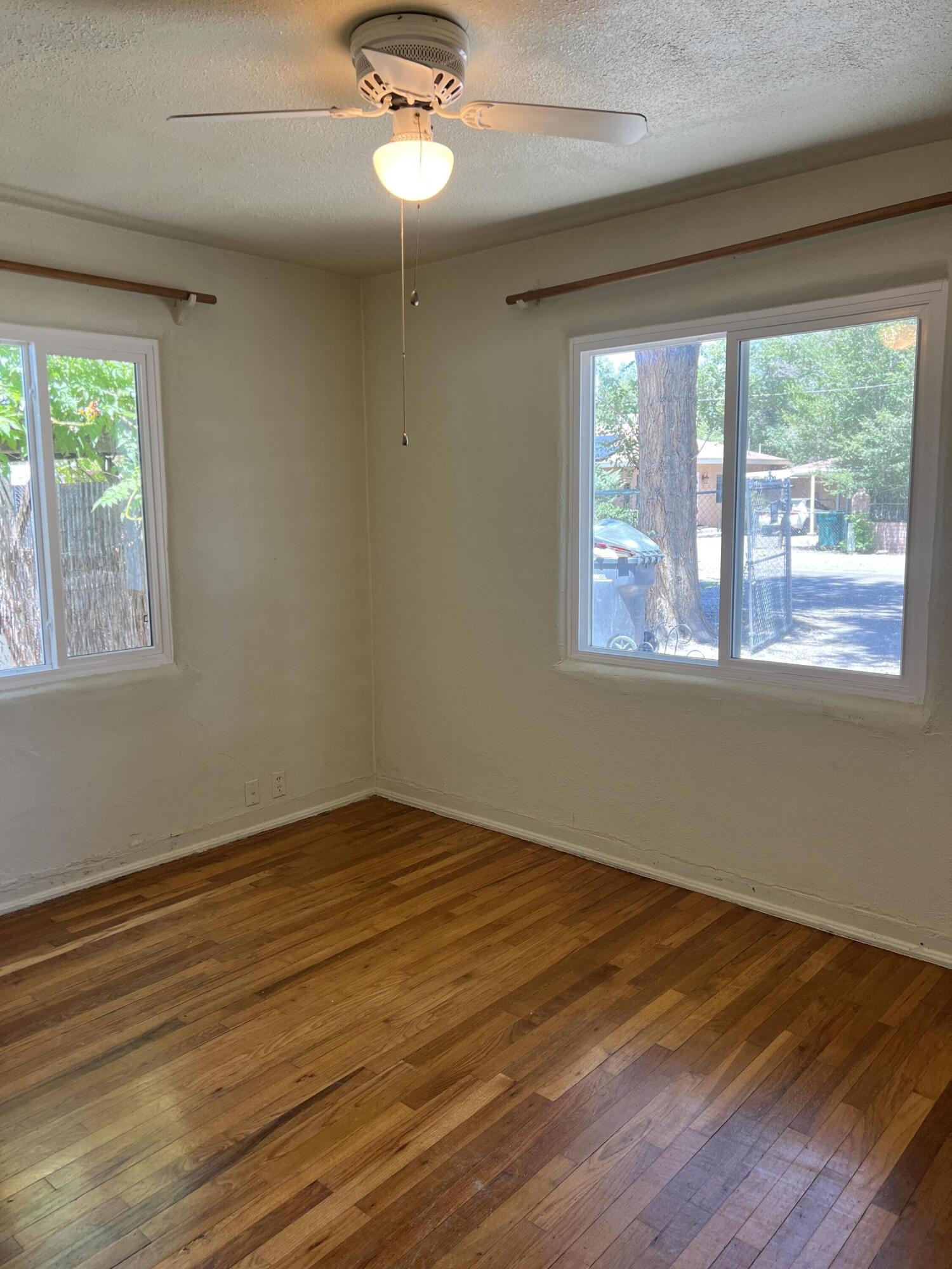 Photo 4 — 1230 Montrose Place SW