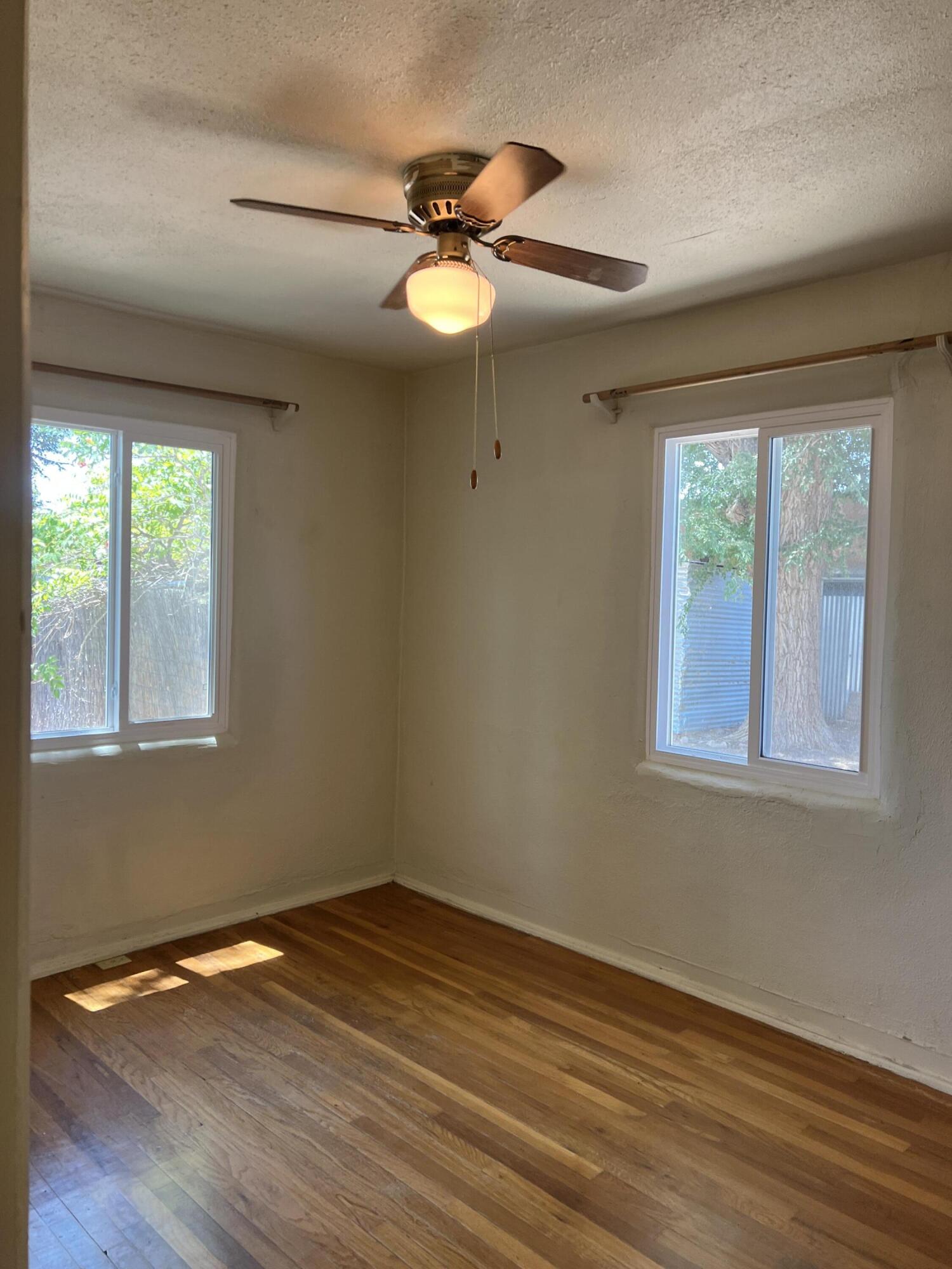 Photo 3 — 1230 Montrose Place SW