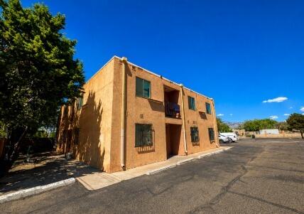 Photo 3 — 609 Mesilla Street SE