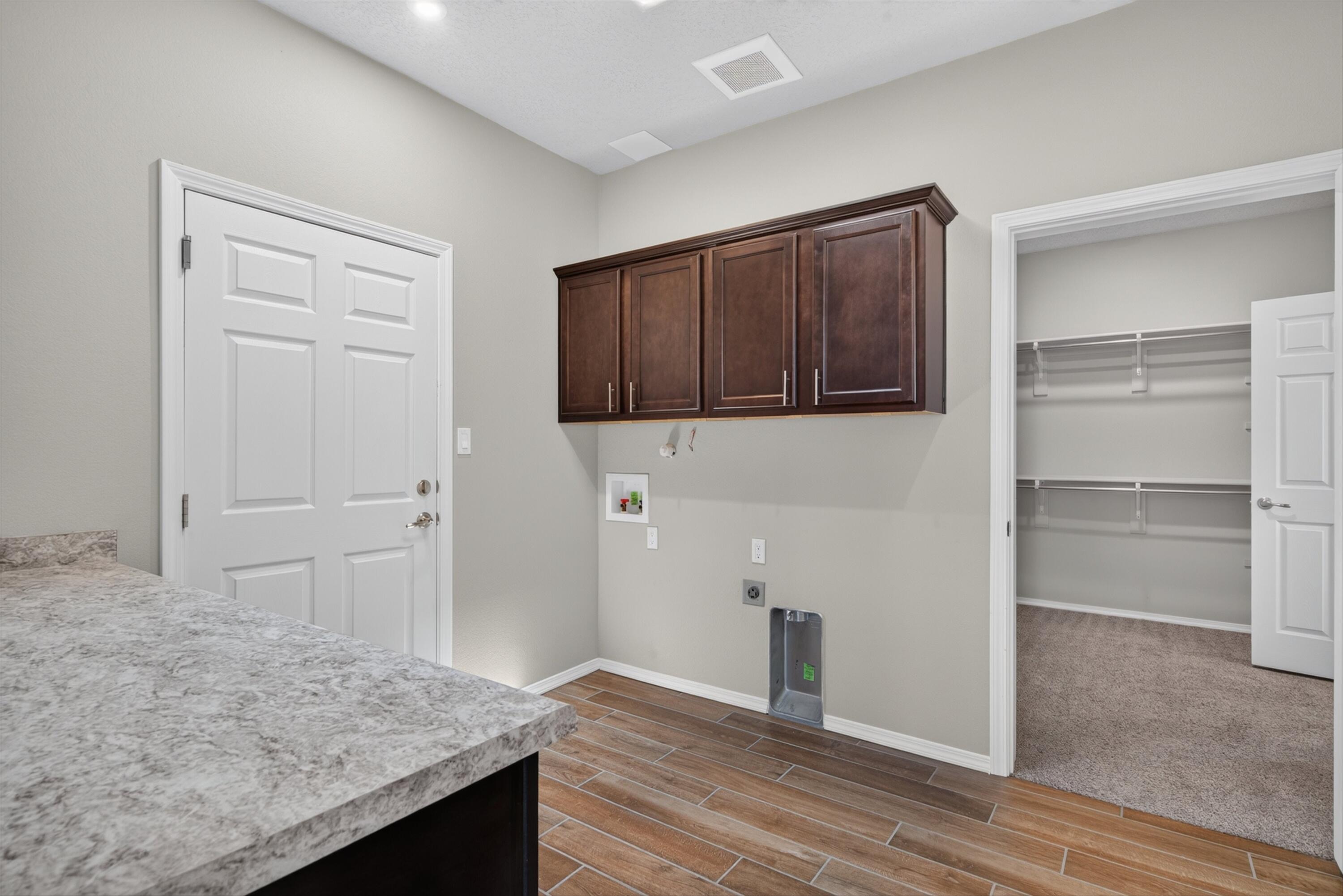 Photo 16 — 2601 Mansart Court NE