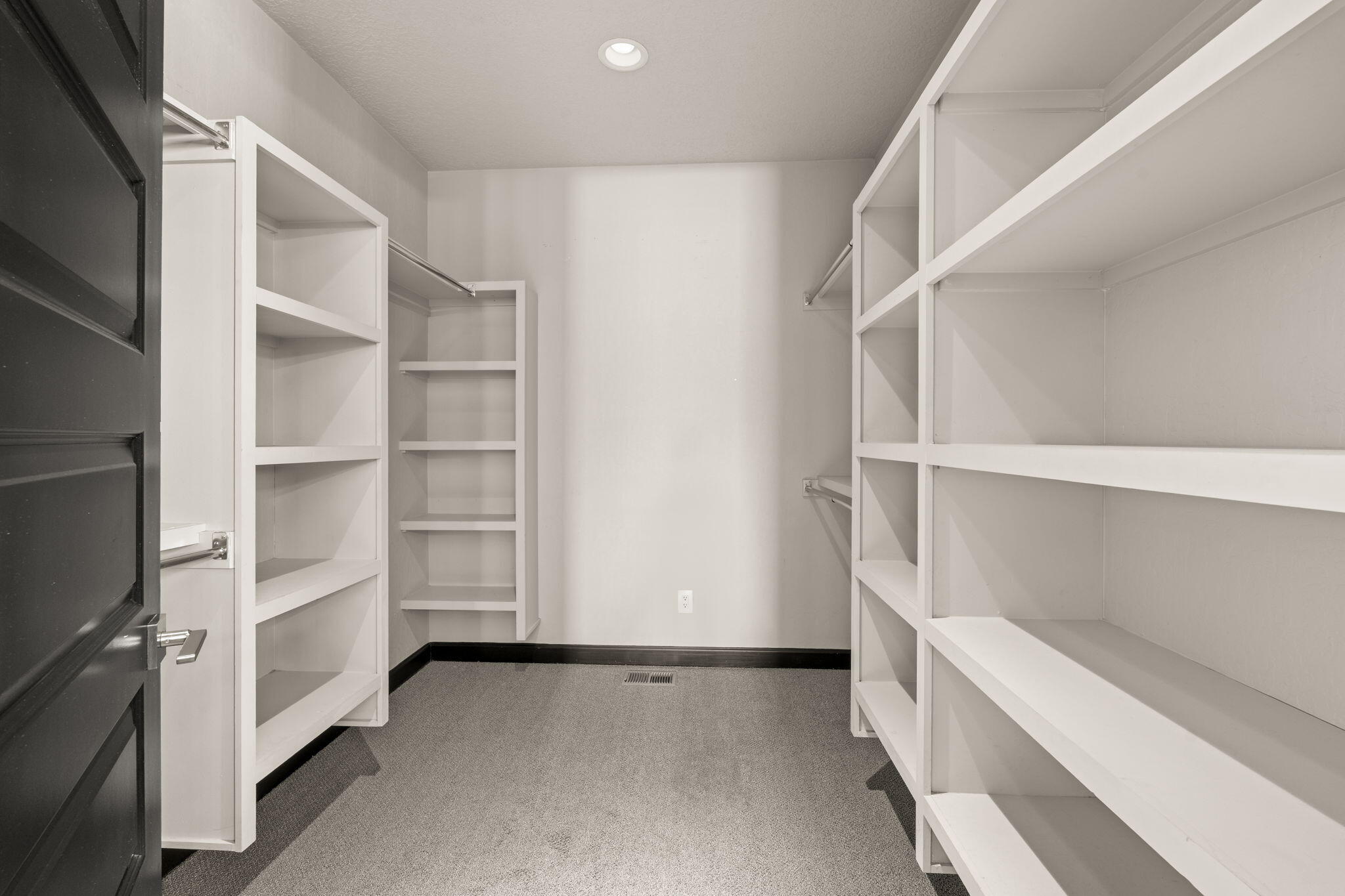 Photo 10 — 2416 Nugget Street SE