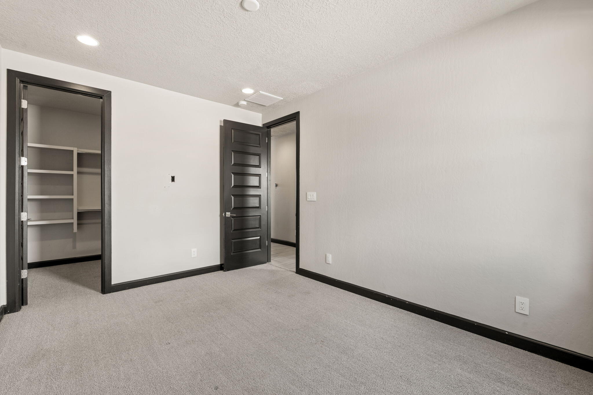 Photo 12 — 2416 Nugget Street SE