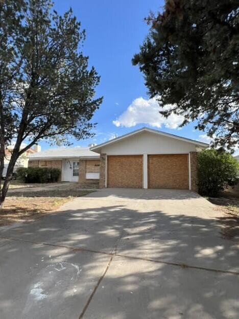 Photo 2 — 10004 Malaguena Lane NE