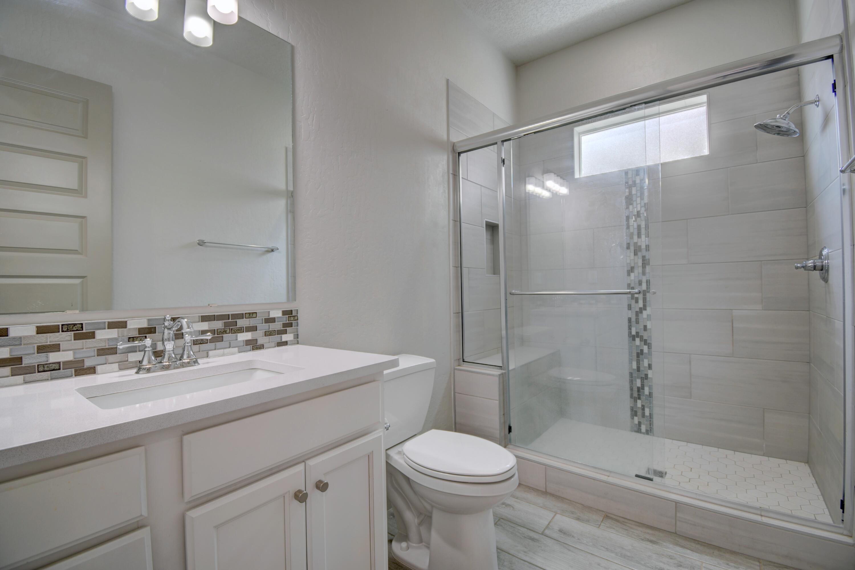 Photo 19 — 2405 Lynn Road SE