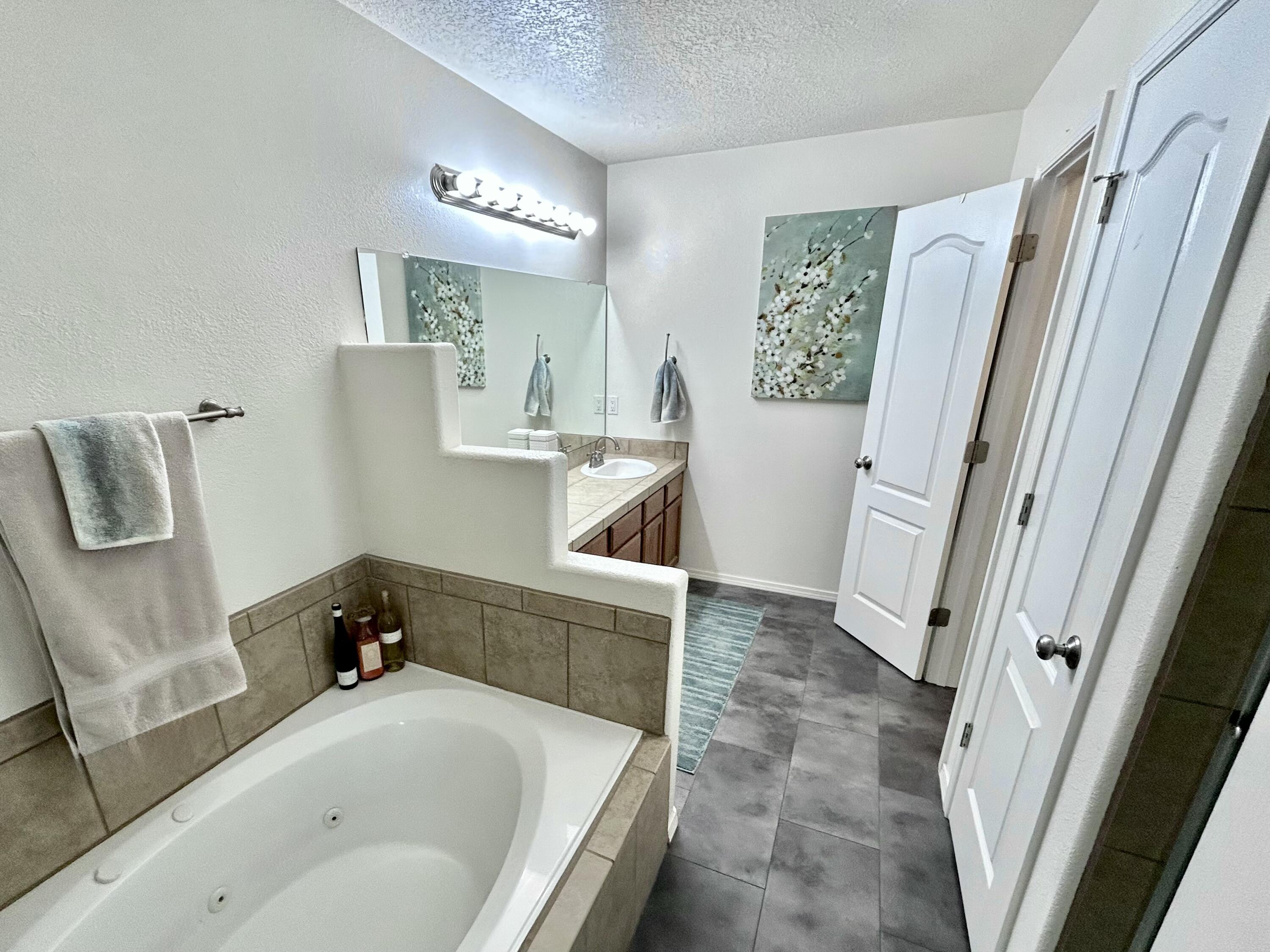 Photo 4 — 6220 Nacional Road NW