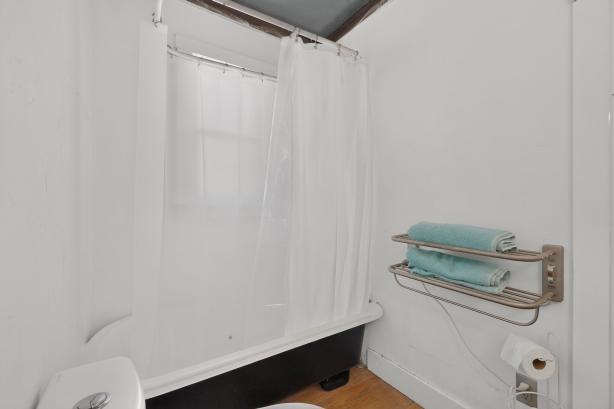 Photo 5 — 401 N Corbett Avenue